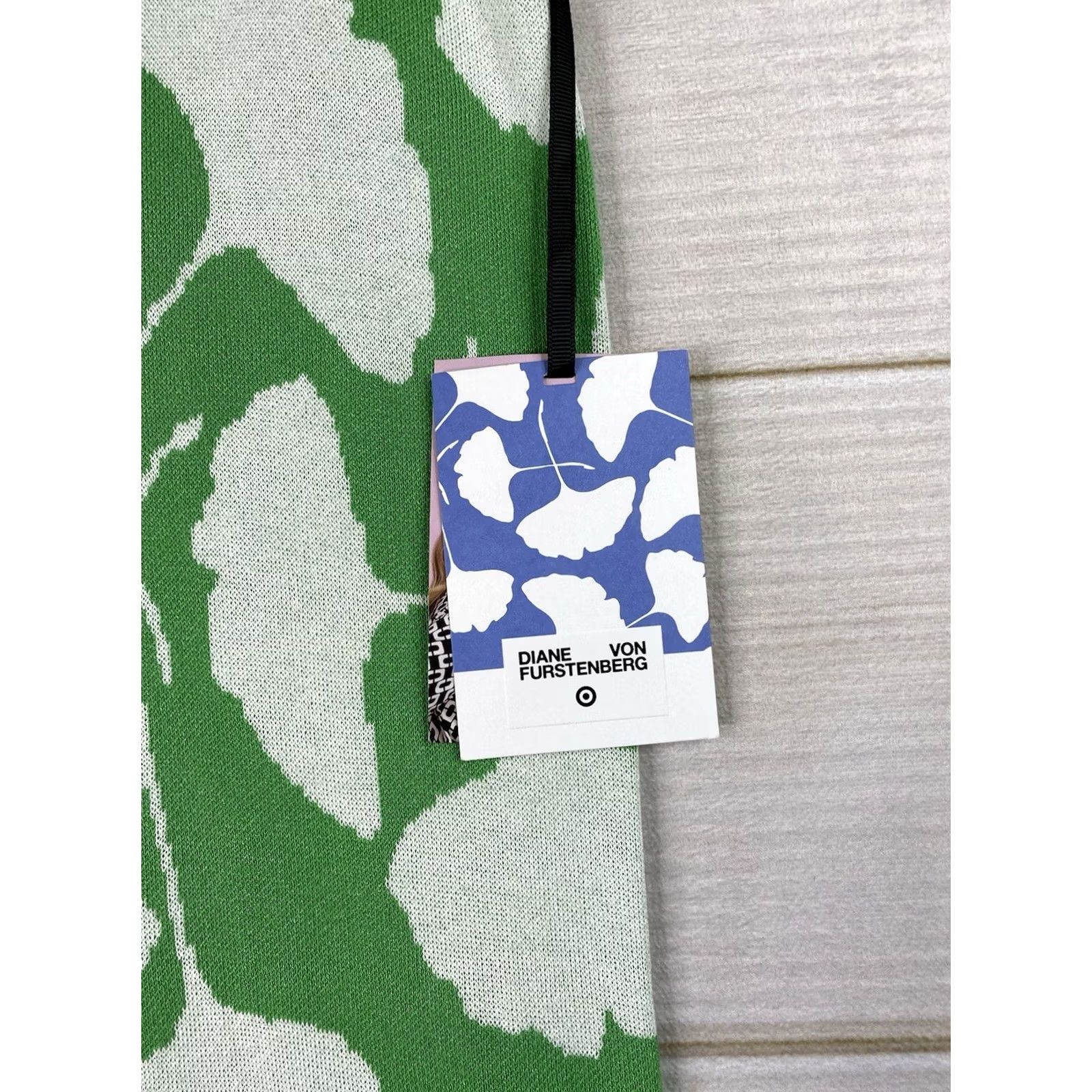 Diane von Furstenberg Diane von Furstenberg Pants Womens 2XL Green Floral Knit Straight Front Vivacious DVF Pants Womens 2XL Green Floral Knit Straight Front Brand New Size XXL / US 16-18 / IT 52-54 - 2 Thumbnail