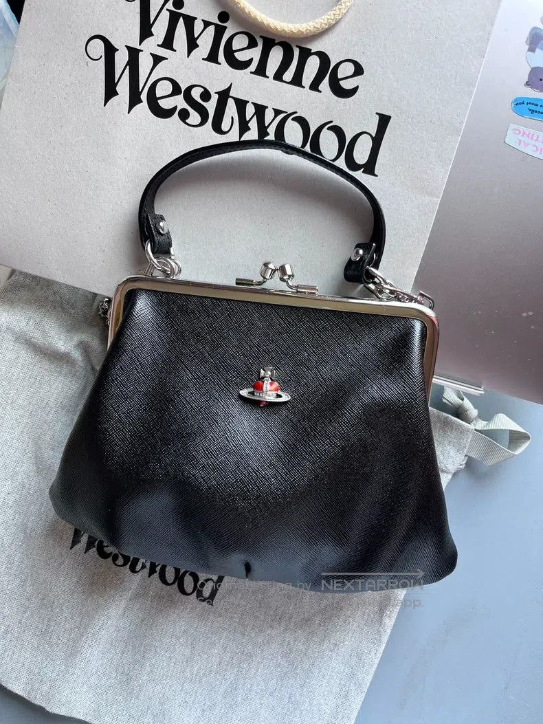 Vivienne Westwood Vivienne Westwood size os Red heart Saturn dumpling bag wit Size ONE SIZE - 1 Thumbnail