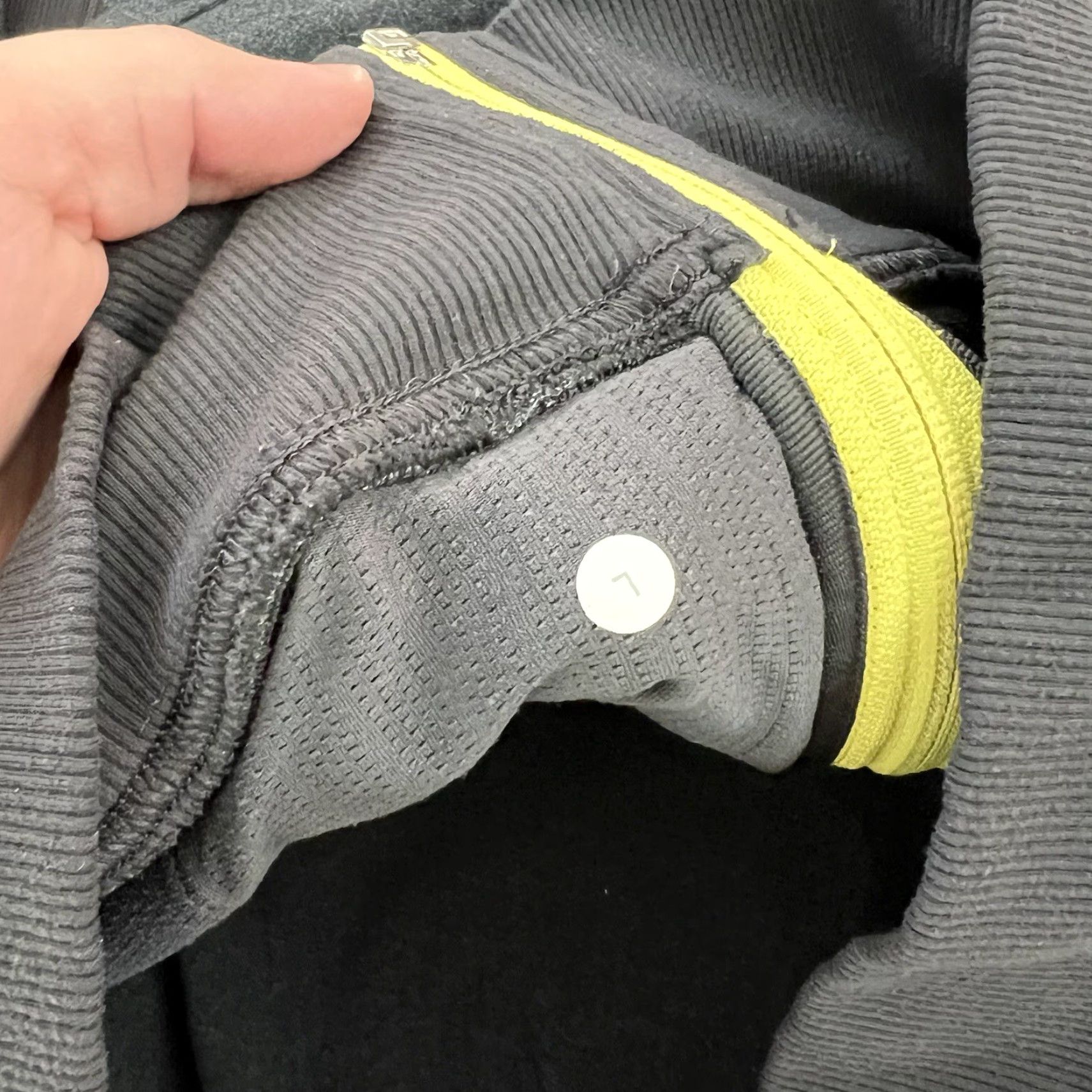 Lululemon Lululemon Track Jacket Gray L Full Zip Windbreaker Softshell Polyester Mens Adults Regular Size L Yellow Accent Zipper Size US L / EU 52-54 / 3 - 7 Thumbnail