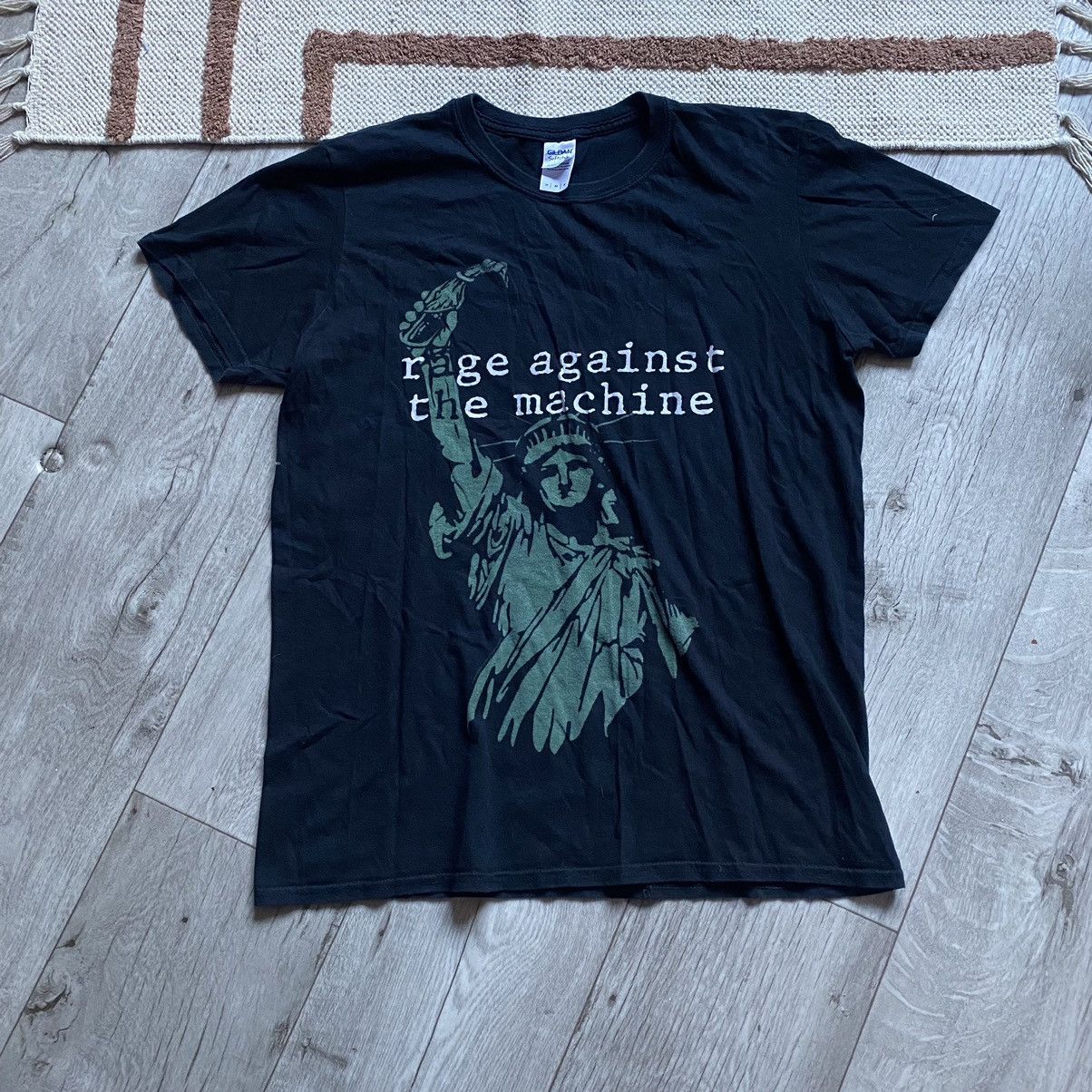 Band Tees RAGE AGAINST THE MACHINE 00s STATUE OF LIBERTY PRINT T SHIRT Size US M / EU 48-50 / 2 - 1 Thumbnail
