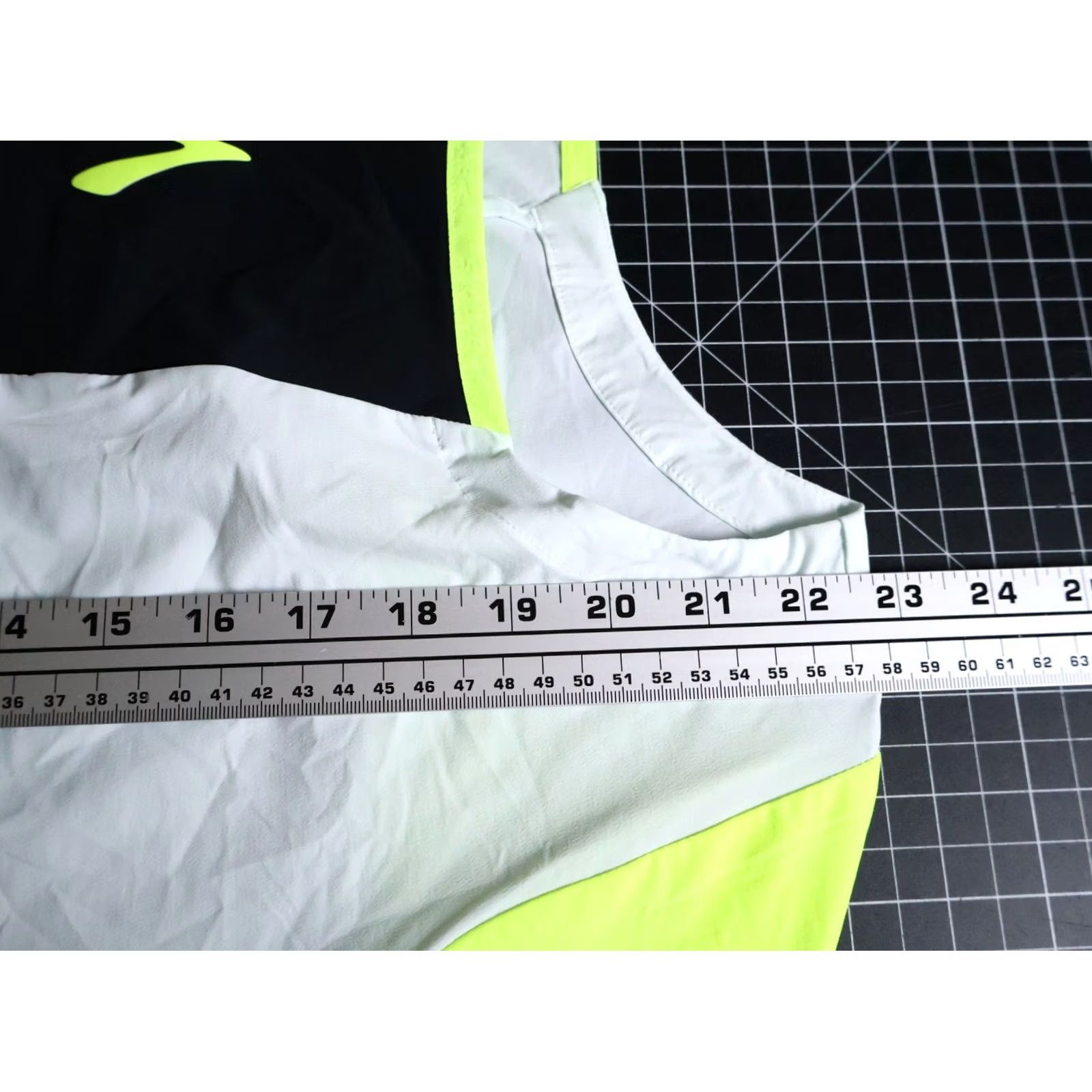 Brooks Brooks Running Vest Men's Large White Black Yellow Zip Up 211358 Size US L / EU 52-54 / 3 - 5 Thumbnail