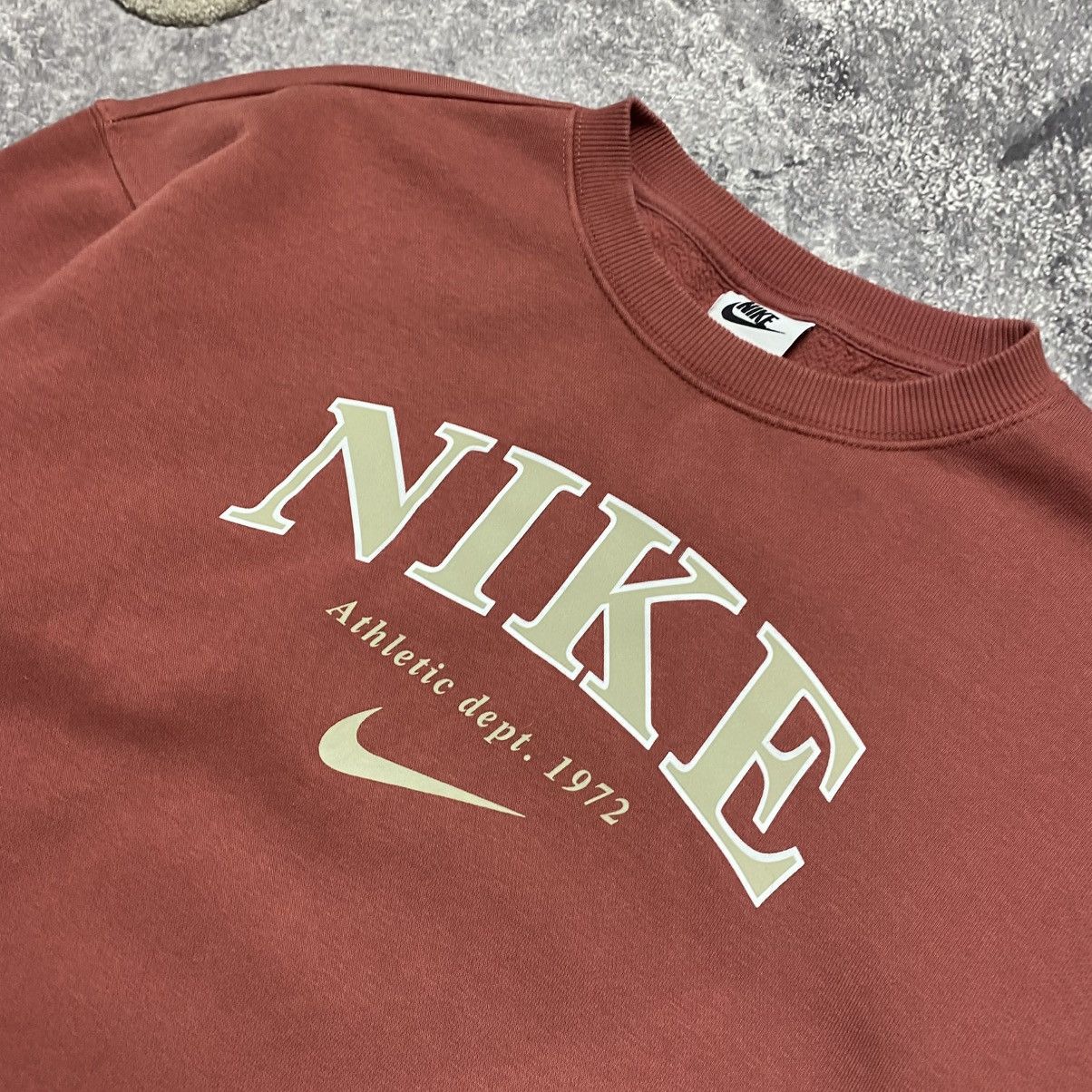 Vintage Men’s Nike Big Centre Logo Swoosh drill y2k sweatshirt Size US S / EU 44-46 / 1 - 3 Thumbnail