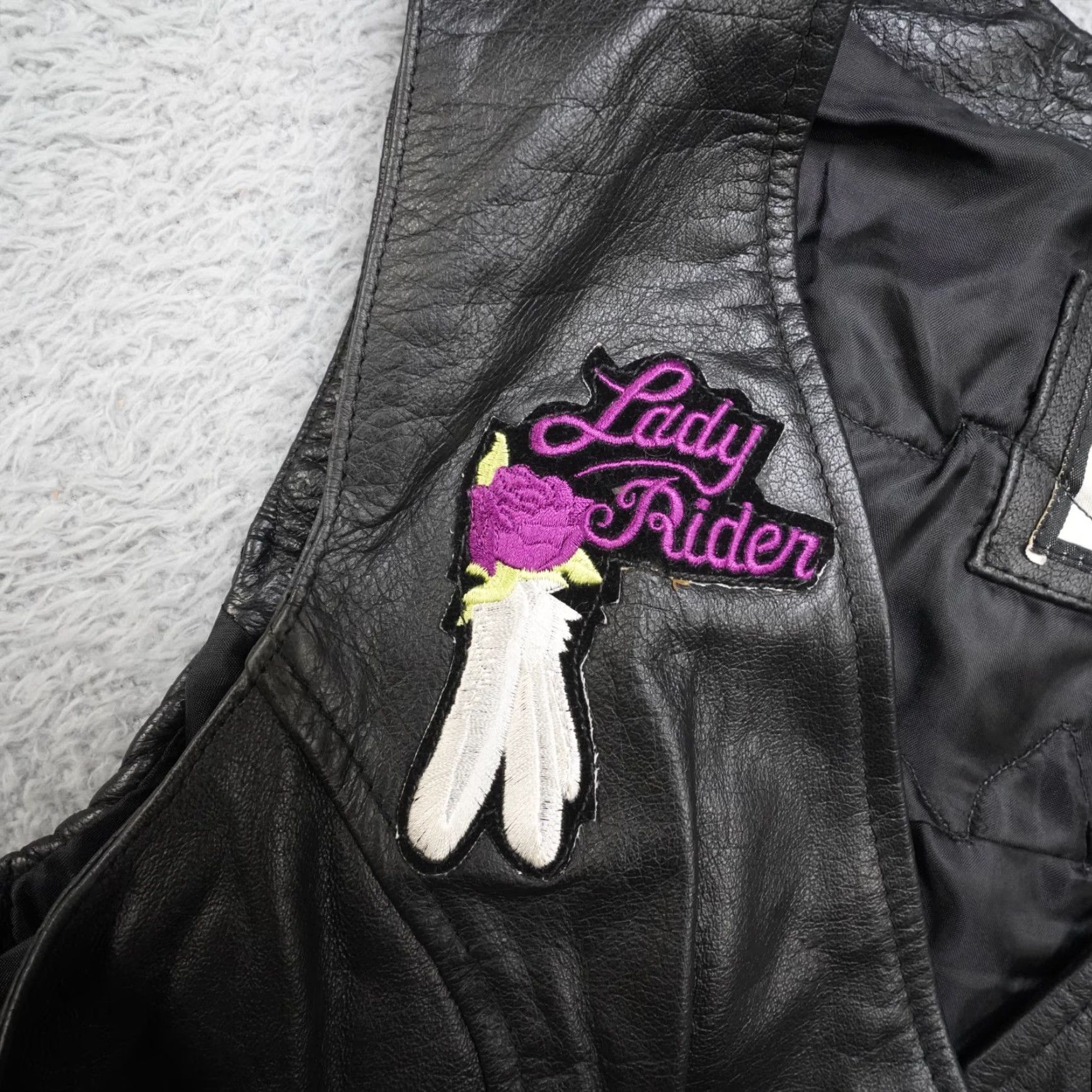 Vintage VINTAGE Divine Leather Biker Vest Womens XL Black Patches Buffalo Nickel Lady Rider Vest Jacket Size XL / US 12-14 / IT 48-50 - 3 Thumbnail