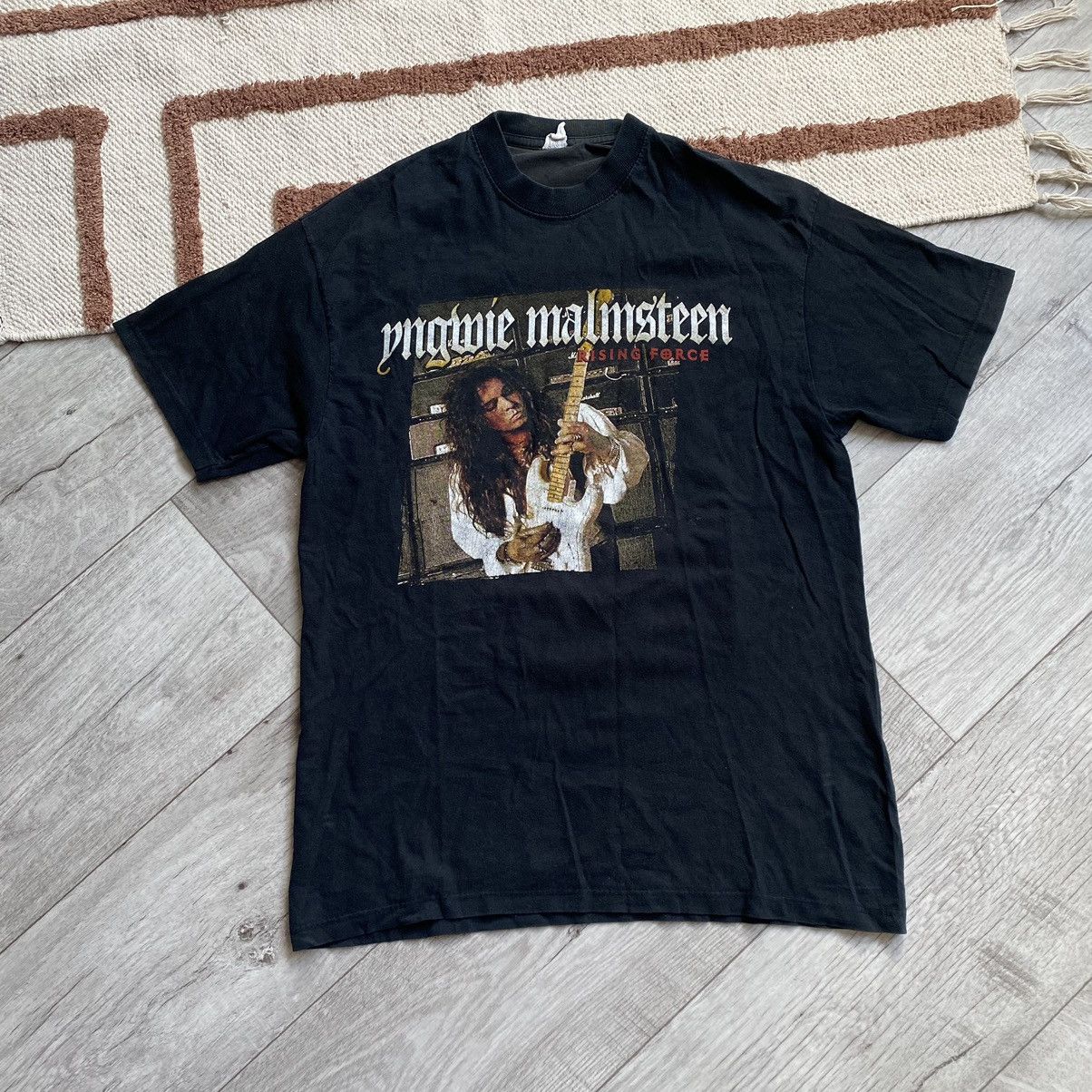 Band Tees VINTAGE YNGWIE MALMSTEEN RISING FORCE TOUR T SHIRT Size US M / EU 48-50 / 2 - 1 Thumbnail