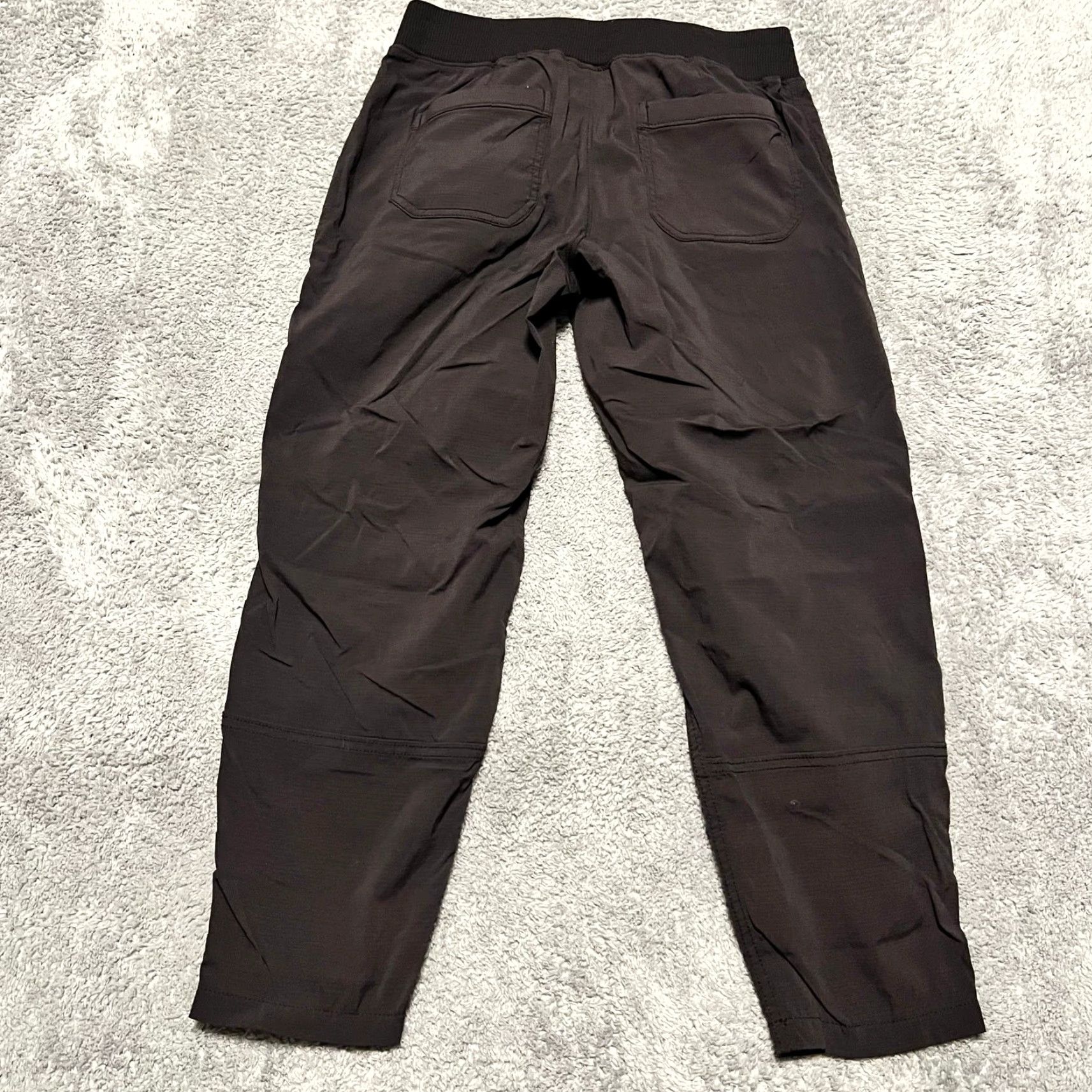 Athleta **Athleta Black Cropped 10 Jogger Pants** User: **Athleta 10 Black Cropped Jogger Pants** Size 32" / US 10 / IT 46 - 3 Thumbnail