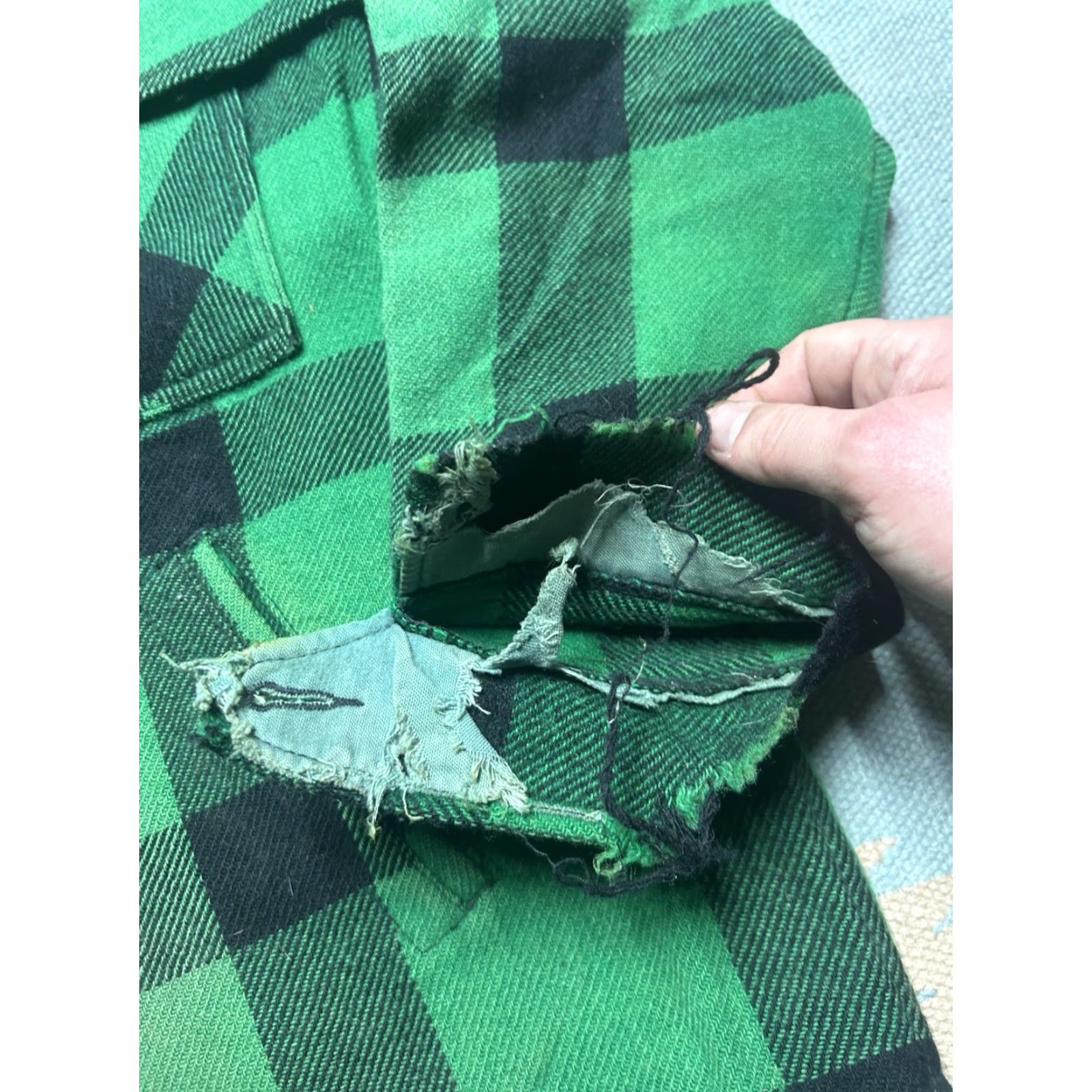 Vintage VINTAGE LL Bean Wool Cruiser Jacket Green Buffalo Plaid Distressed Cape Lg Mens 80s Hunting Jacket Size US L / EU 52-54 / 3 - 3 Thumbnail