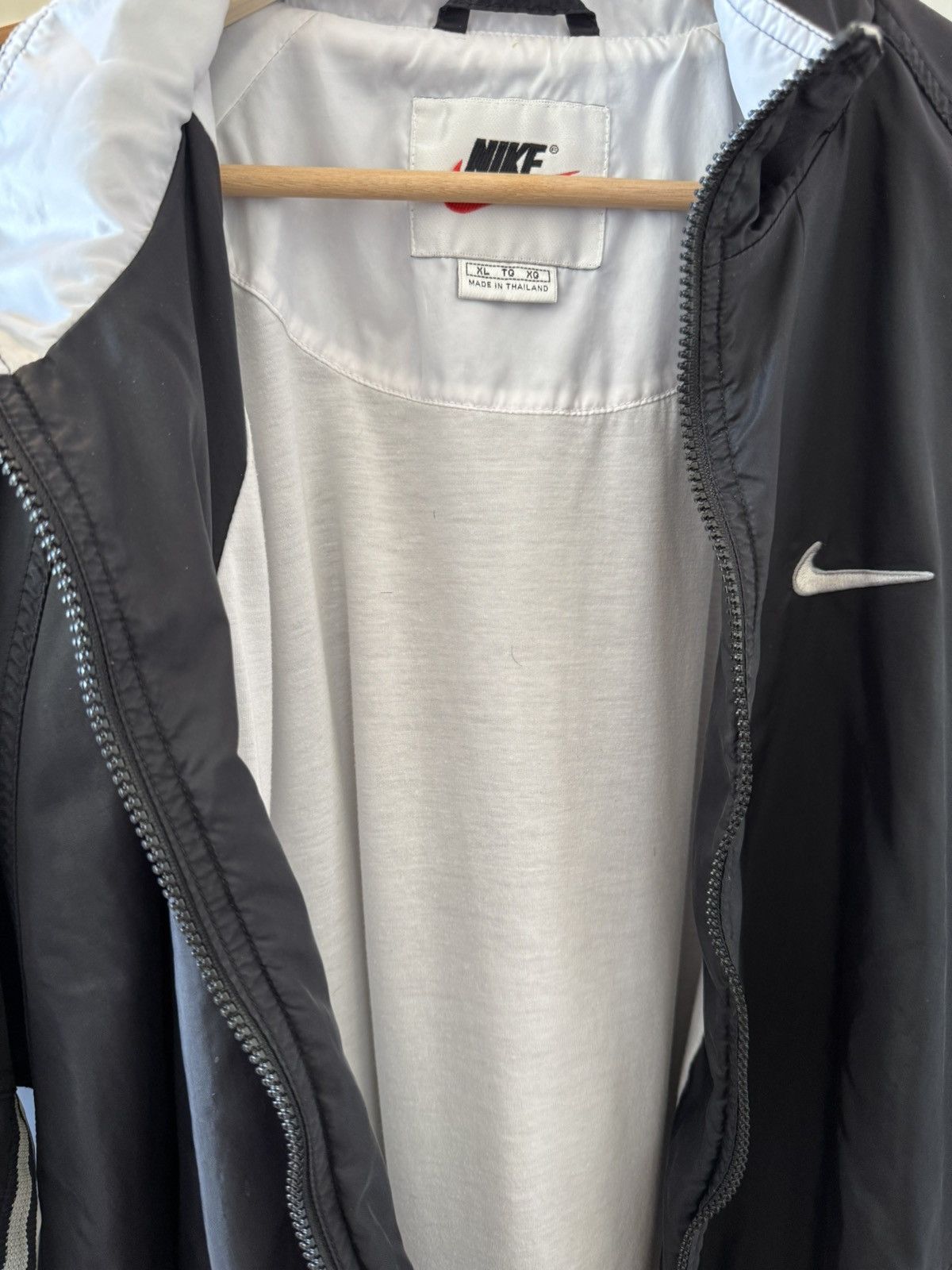 Nike Vintage Nike windbreaker full zip size XL made in thailand Size US XL / EU 56 / 4 - 8 Thumbnail