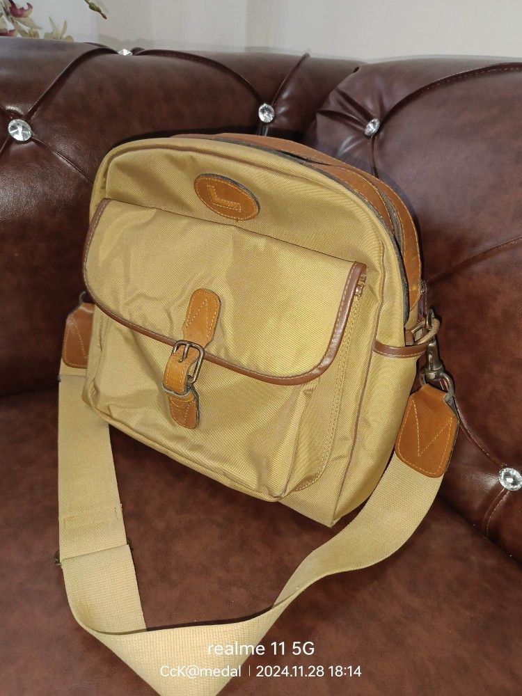 Lancel Authentic Lancel Shoulderbags *very clean inside Size ONE SIZE - 8 Thumbnail