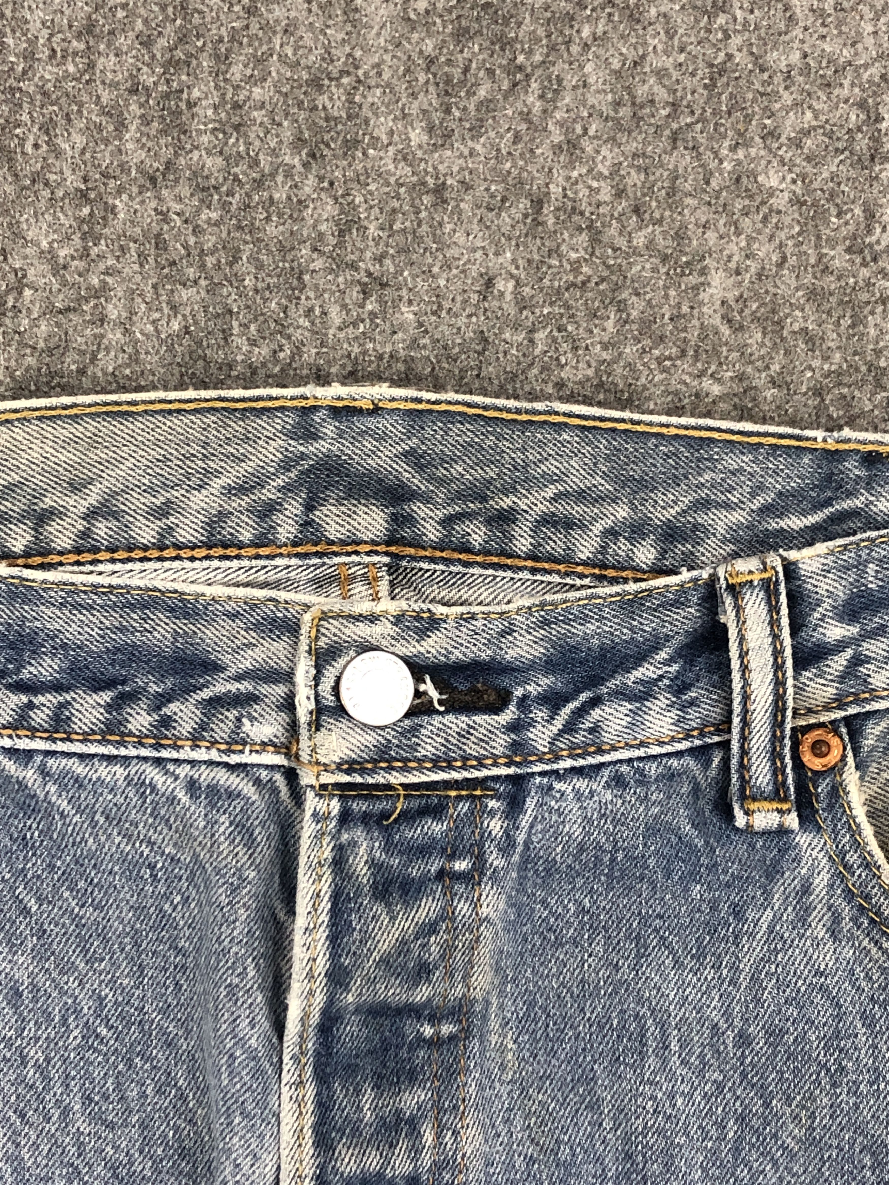 Levi's Vintage Levi's 501 Button Fly Jeans DP2310 Size US 37 - 8 Thumbnail