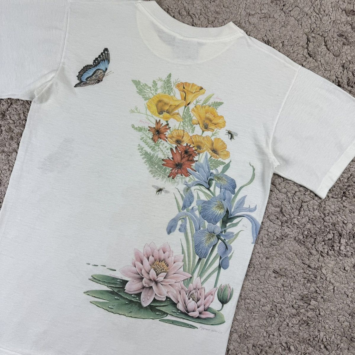 Vintage Vintage 90’s Floral and Butterfly Victoria Canada T-shirt Size US S / EU 44-46 / 1 - 9 Thumbnail