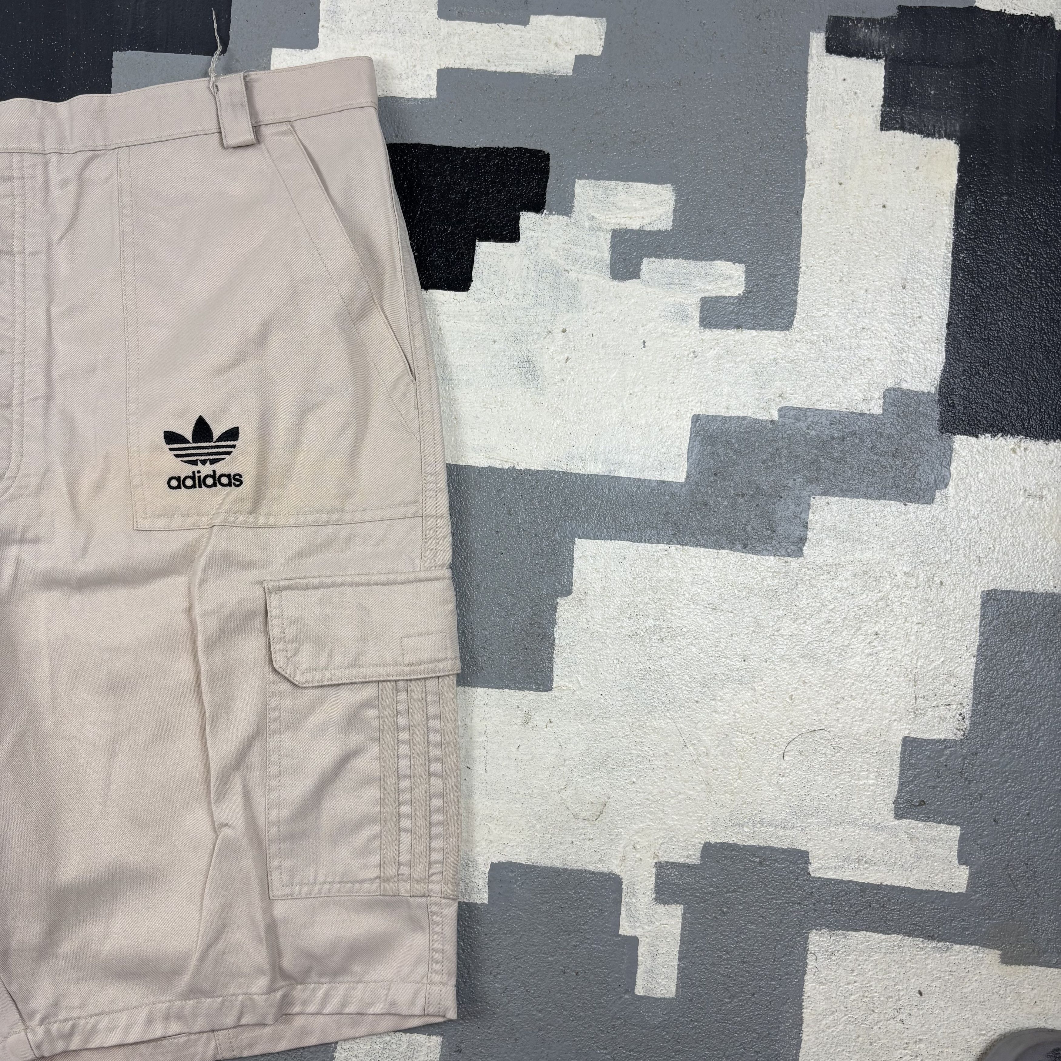 Adidas Adidas Shorts Size US 33 - 2 Thumbnail