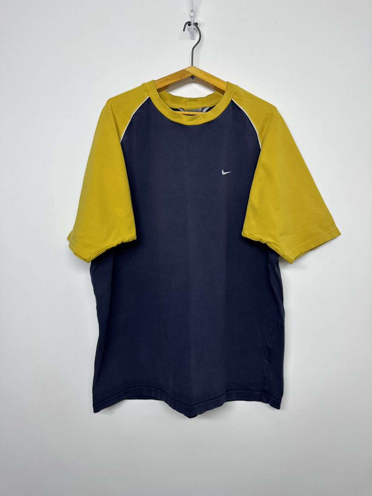 Nike Vintage Nike Swoosh T-Shirt 90’s Size US L / EU 52-54 / 3 - 1 Thumbnail