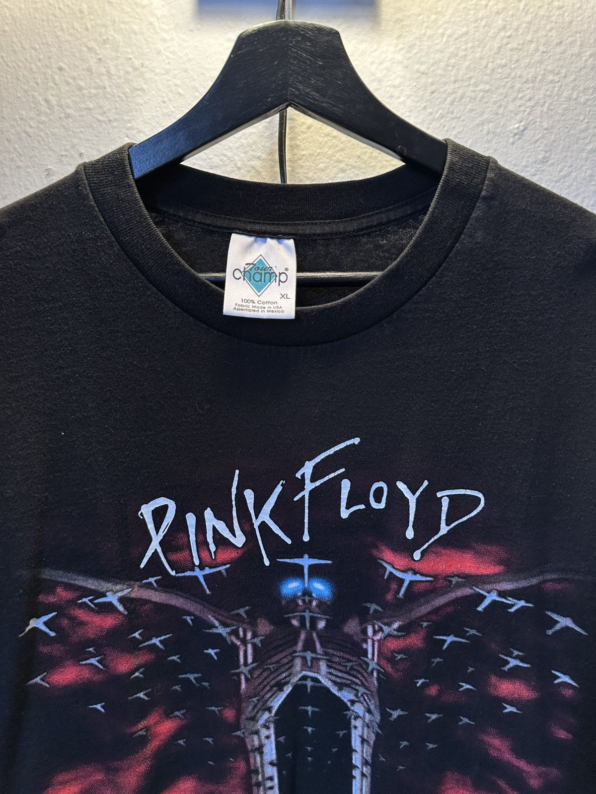 Band Tees × Pink Floyd × Vintage Vintage Pink Floyd The Wall Shirt Size US XL / EU 56 / 4 - 3 Thumbnail