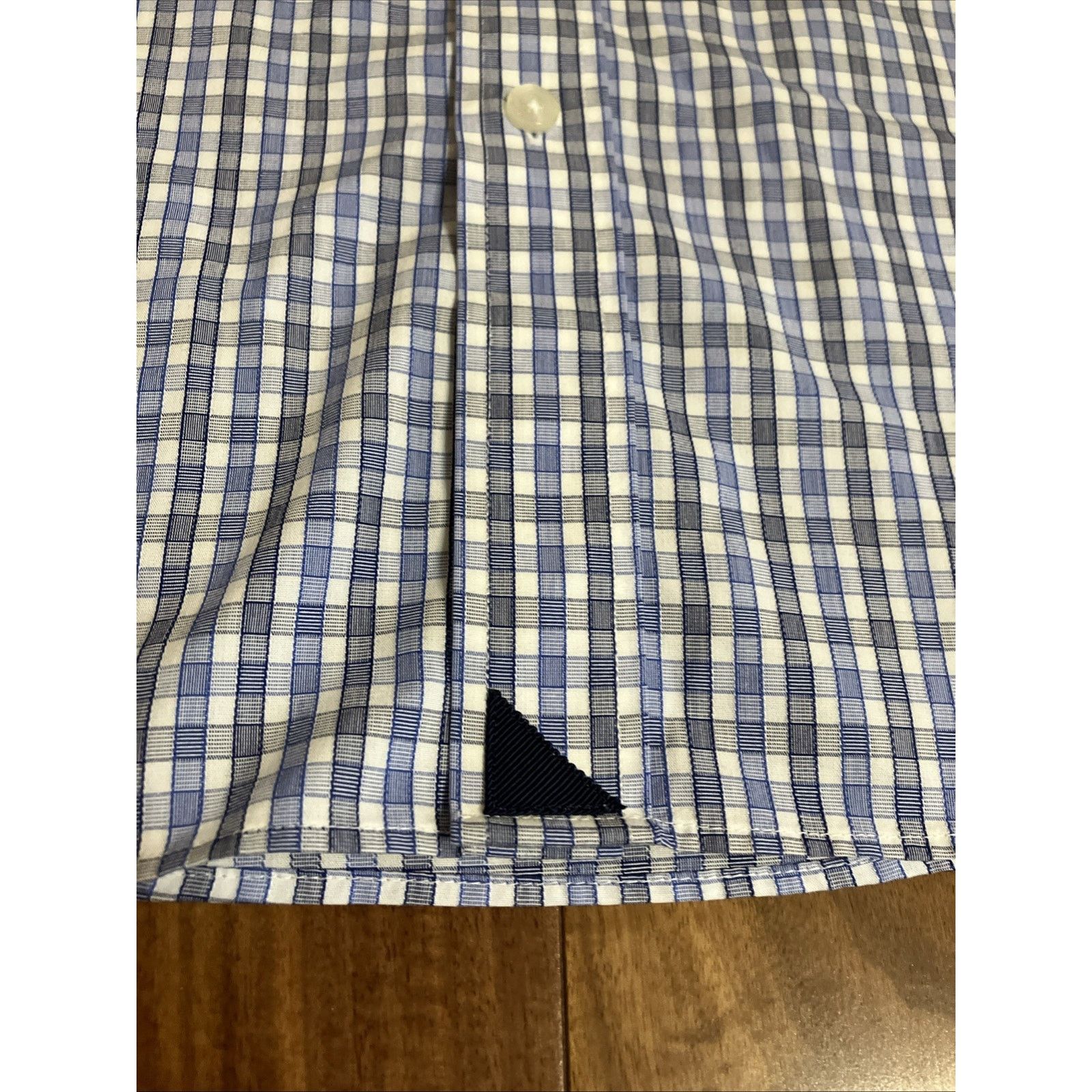 UNTUCKit UNTUCKit Shirt Mens Medium REGULAR Fit Wrinkle Free Button Size US M / EU 48-50 / 2 - 14 Thumbnail