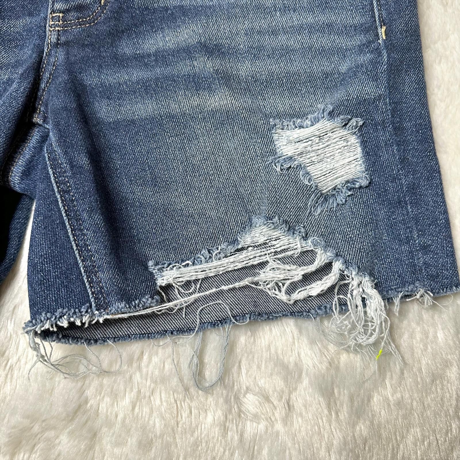 American Eagle Outfitters American Eagle Tomgirl Distressed Denim Shorts 9” Women’s 6 Size 28" / US 6 / IT 42 - 4 Thumbnail
