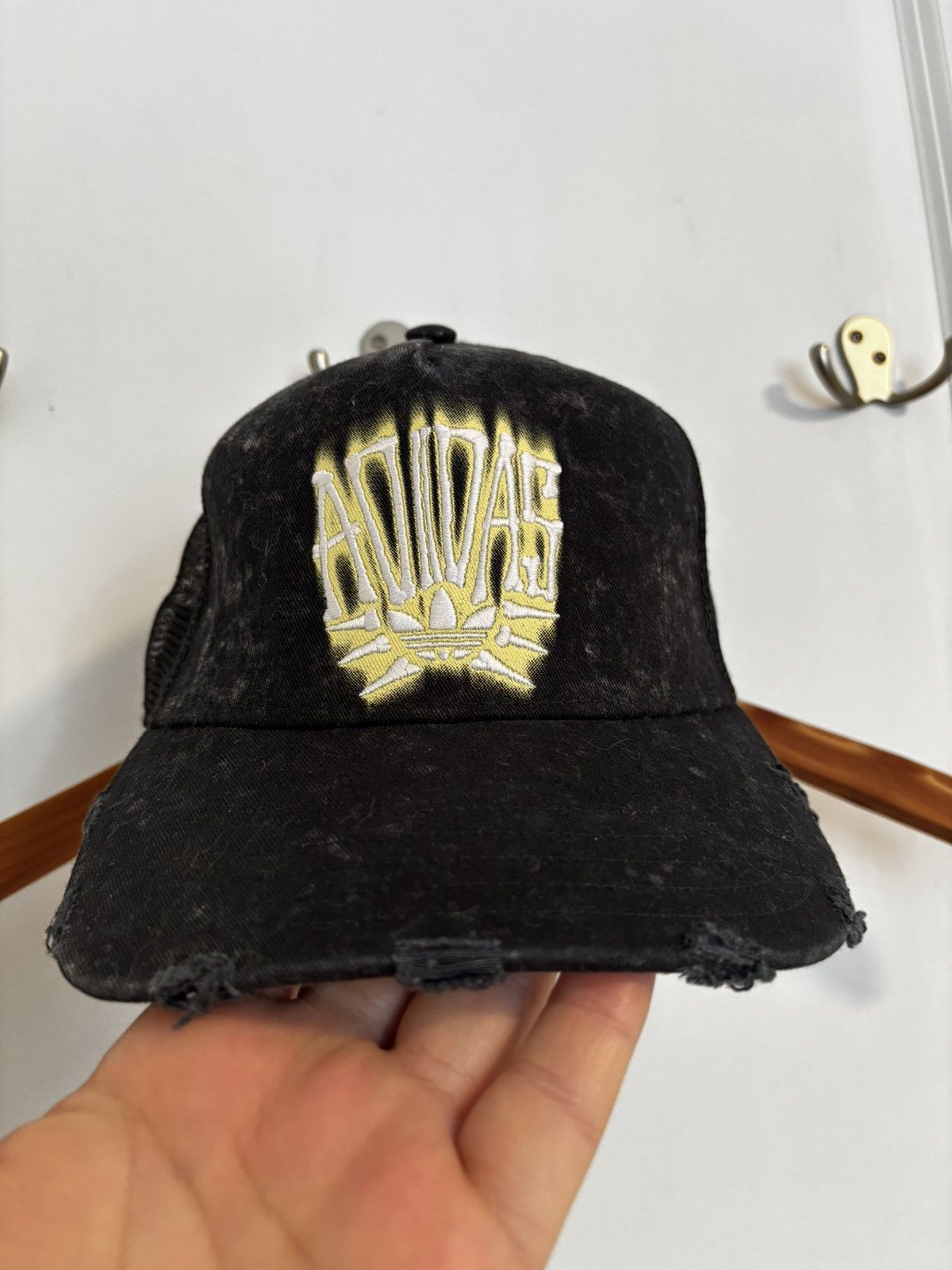 Adidas Adidas distressed trucker hat Size ONE SIZE - 3 Thumbnail