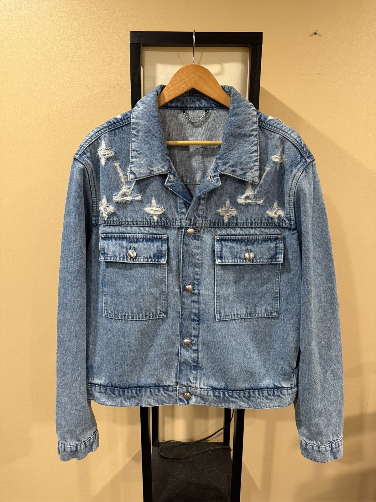 Louis Vuitton Louis Vuitton Frayed Distress Monogram Denim Trucker Jacket Size US XL / EU 56 / 4 - 5 Thumbnail