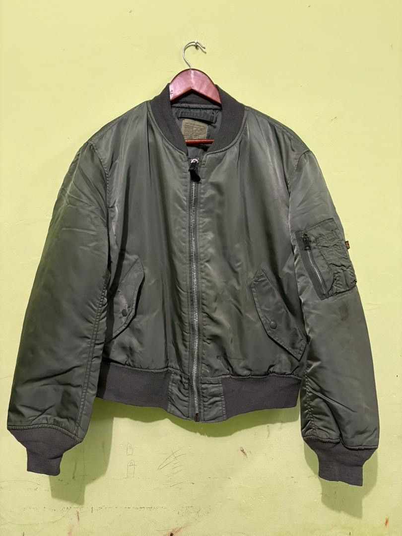 Vintage 90's Alpha industries MA-1 Bomber Jacket Design