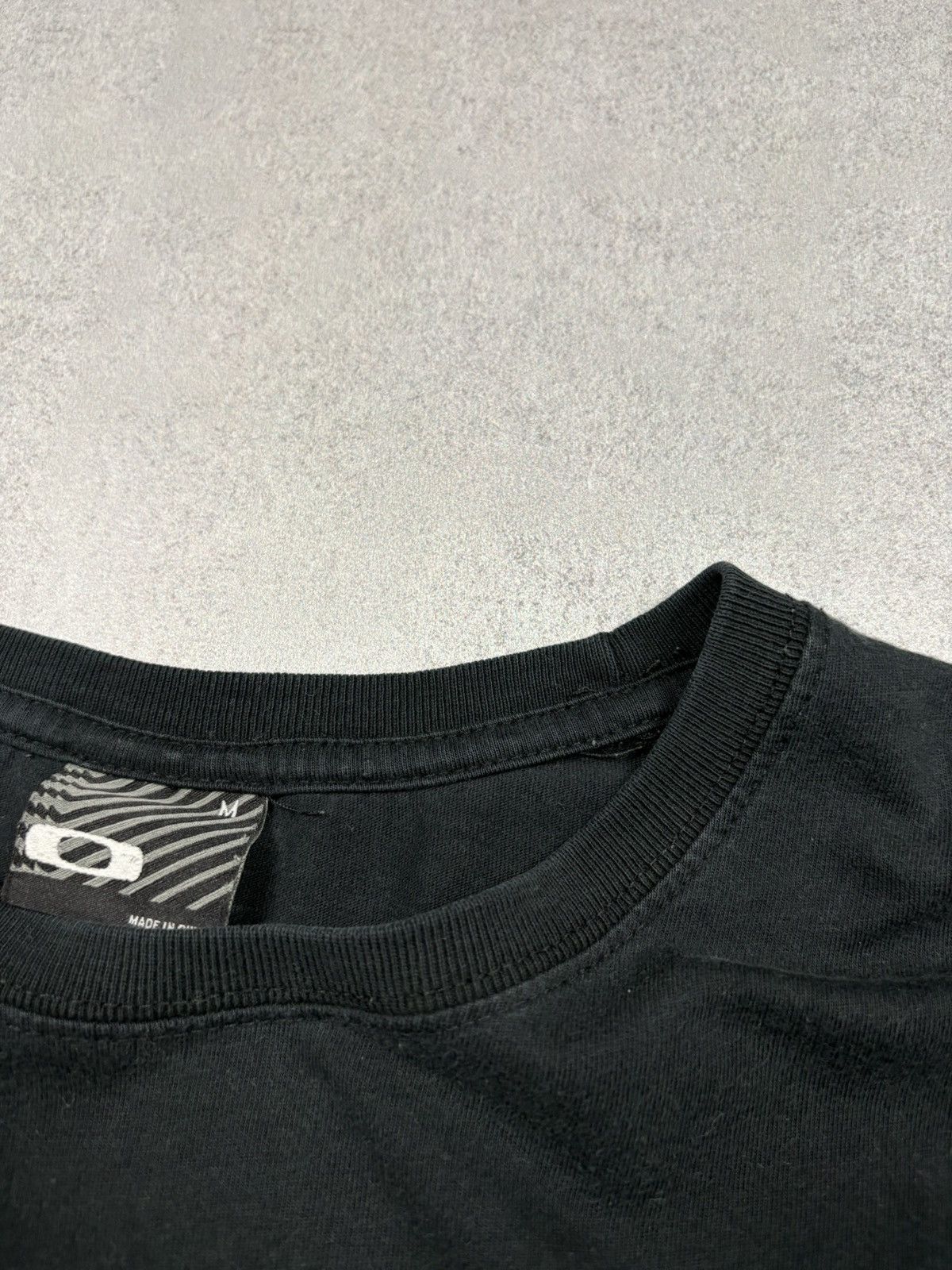 Oakley Oakley Australia Flag Graphic T-Shirt 00s Vintage Y2K Black Size US M / EU 48-50 / 2 - 8 Thumbnail