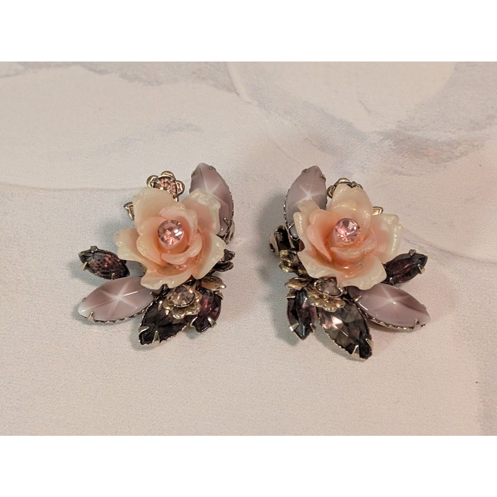 Vintage VTG c1950s Unsigned Beau Jewels Pink Floral Clip-On Earrings Size ONE SIZE - 1 Thumbnail
