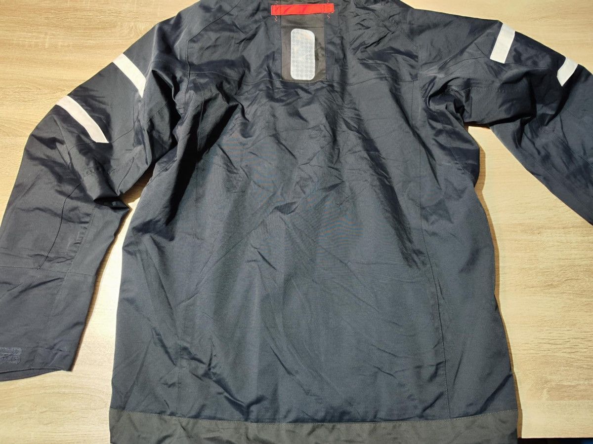 Helly Hansen Helly Hansen Sailing jacket waterproof size L Size US L / EU 52-54 / 3 - 12 Thumbnail