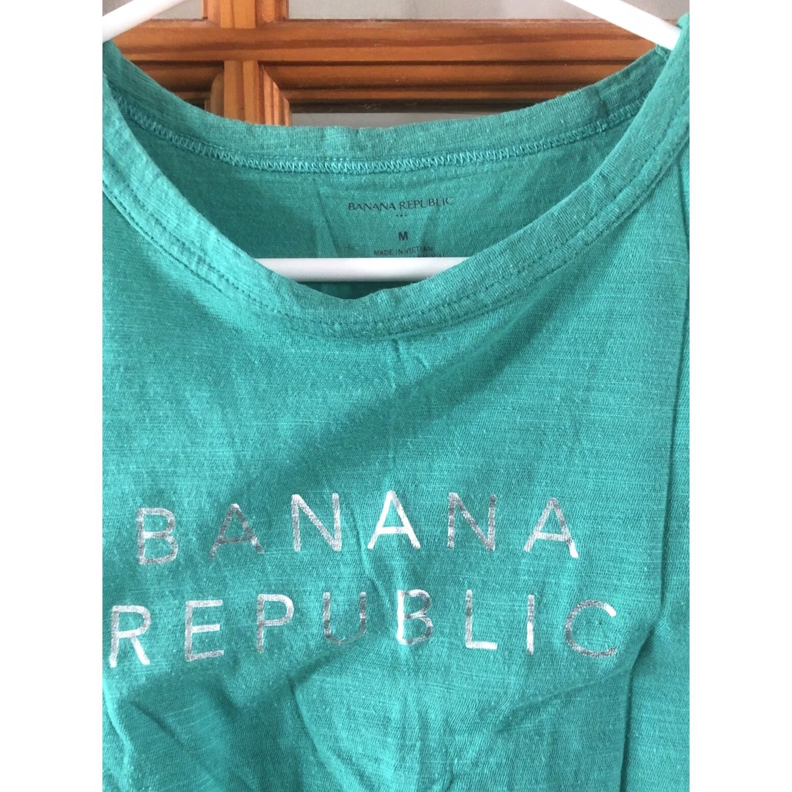 Banana Republic Banana Republic Shirt Womens M Green Silver Logo Tee Crew Neck Short Sleeve T-Shirt Size M / US 6-8 / IT 42-44 - 3 Thumbnail