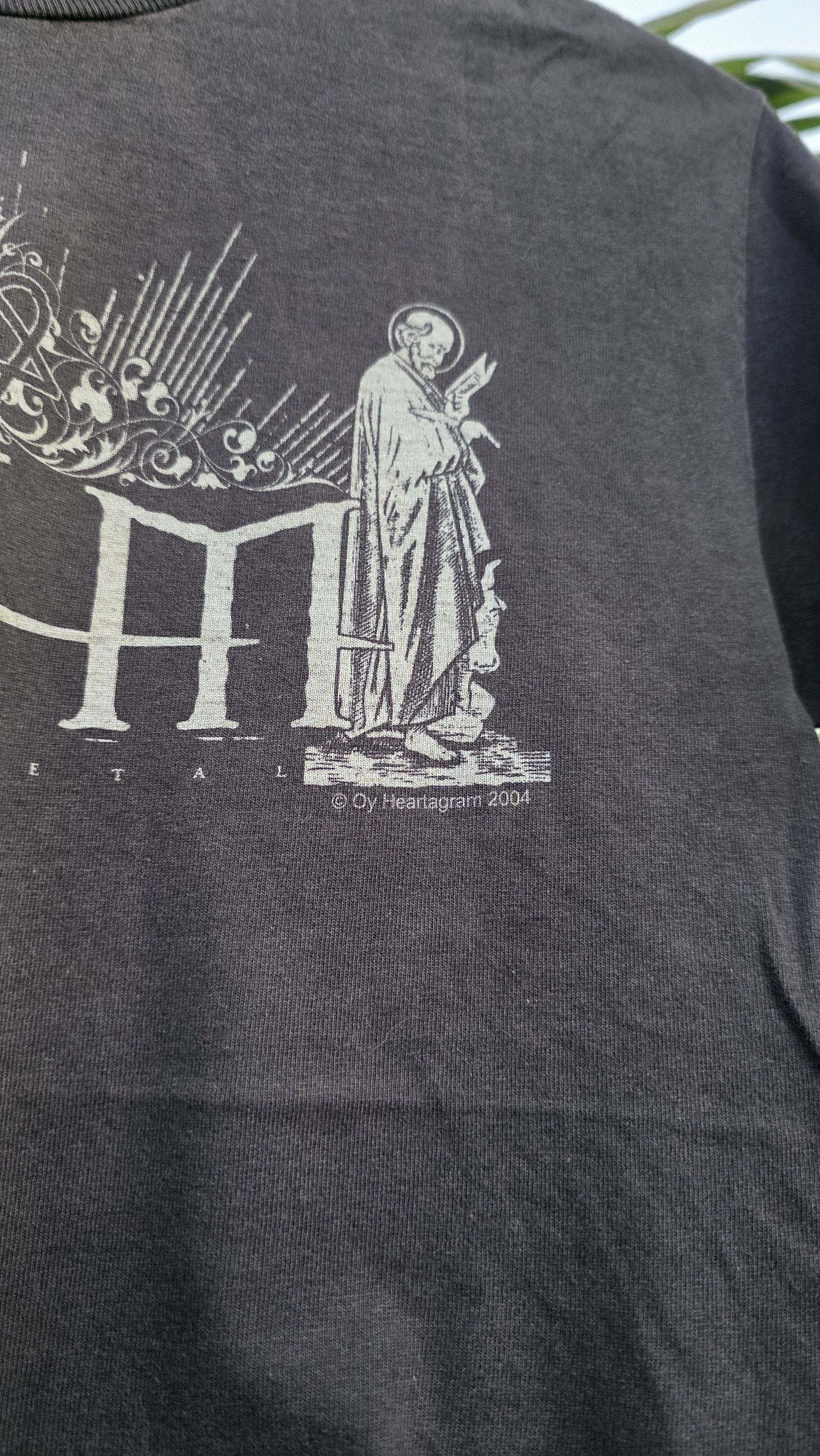 Band Tees HIM LOVE METAL DESIGN Y2k 2004 HEARTAGRAM TSHIRT Size US S / EU 44-46 / 1 - 2 Thumbnail