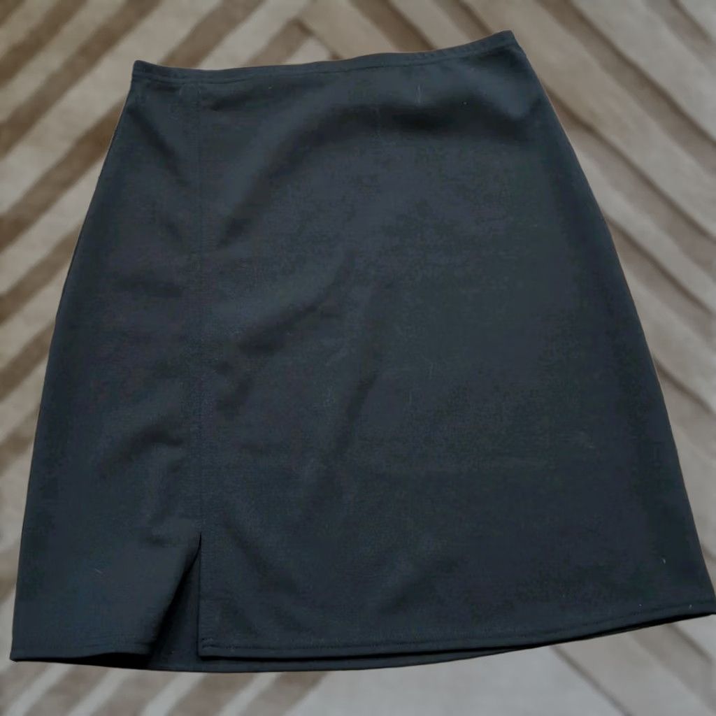 Vintage Fiorlini International Pencil Straight Skirt Women Small Black Pull On Slit KS Knee Length Regular Vintage: No, 29 Size 28" / US 6 / IT 42 - 1 Thumbnail