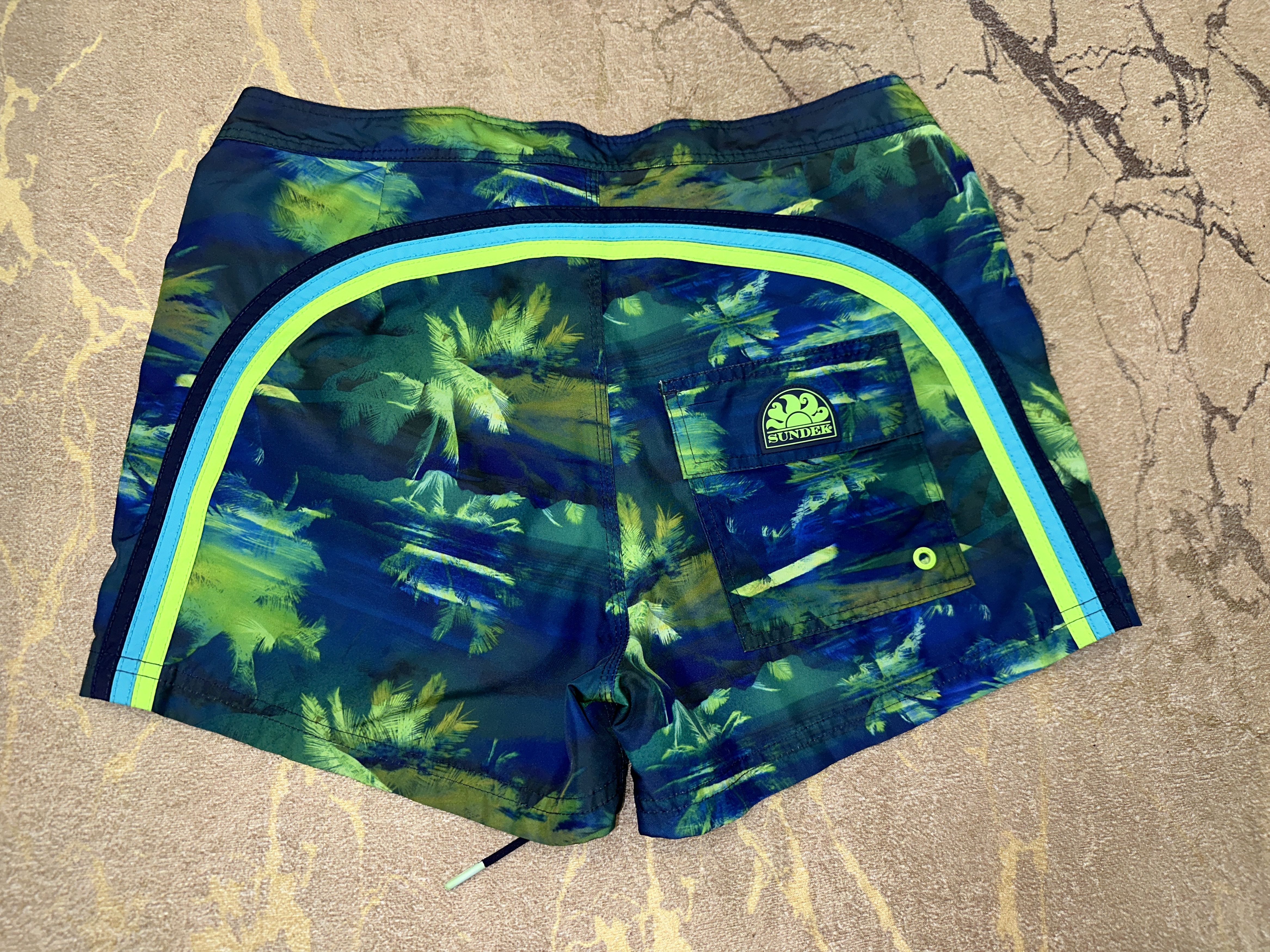 Sundek Tropical Palm Sundek 30 Beach Shorts Trunks Bath Size 30 S Size US 30 / EU 46 - 1 Thumbnail
