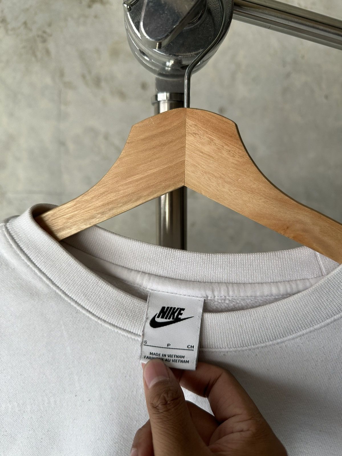 Nike Vintage Y2K White Nike Swoosh sweatshirt Size US S / EU 44-46 / 1 - 4 Thumbnail