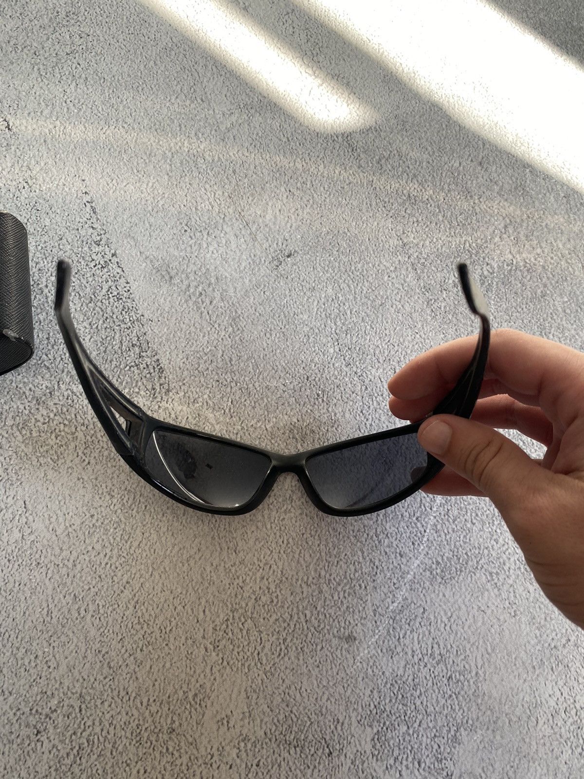 Diesel × Vintage Vintage Diesel style distressed futuristic sunglasses Size ONE SIZE - 4 Thumbnail