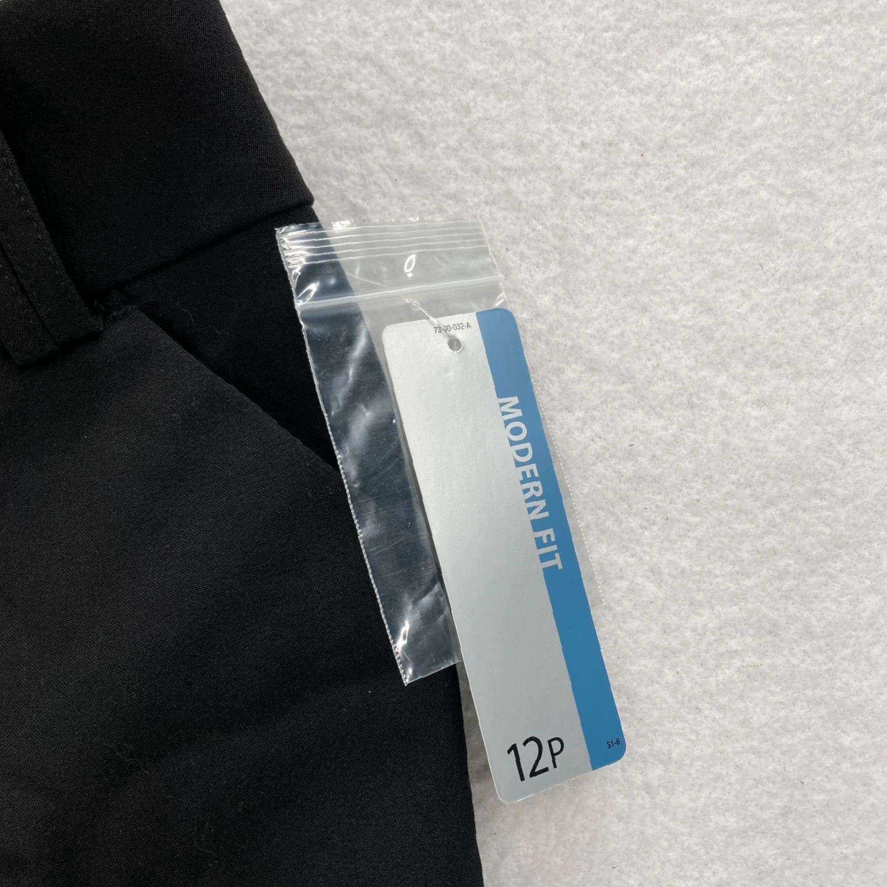 Worthington Worthington Modern Fit Pants Women's 12P Petite Black Capri Stretch NWT Capris Straight Leg, Pockets, Cuffed, Easy Care, NWT Size 34" / US 12 / IT 48 - 3 Thumbnail