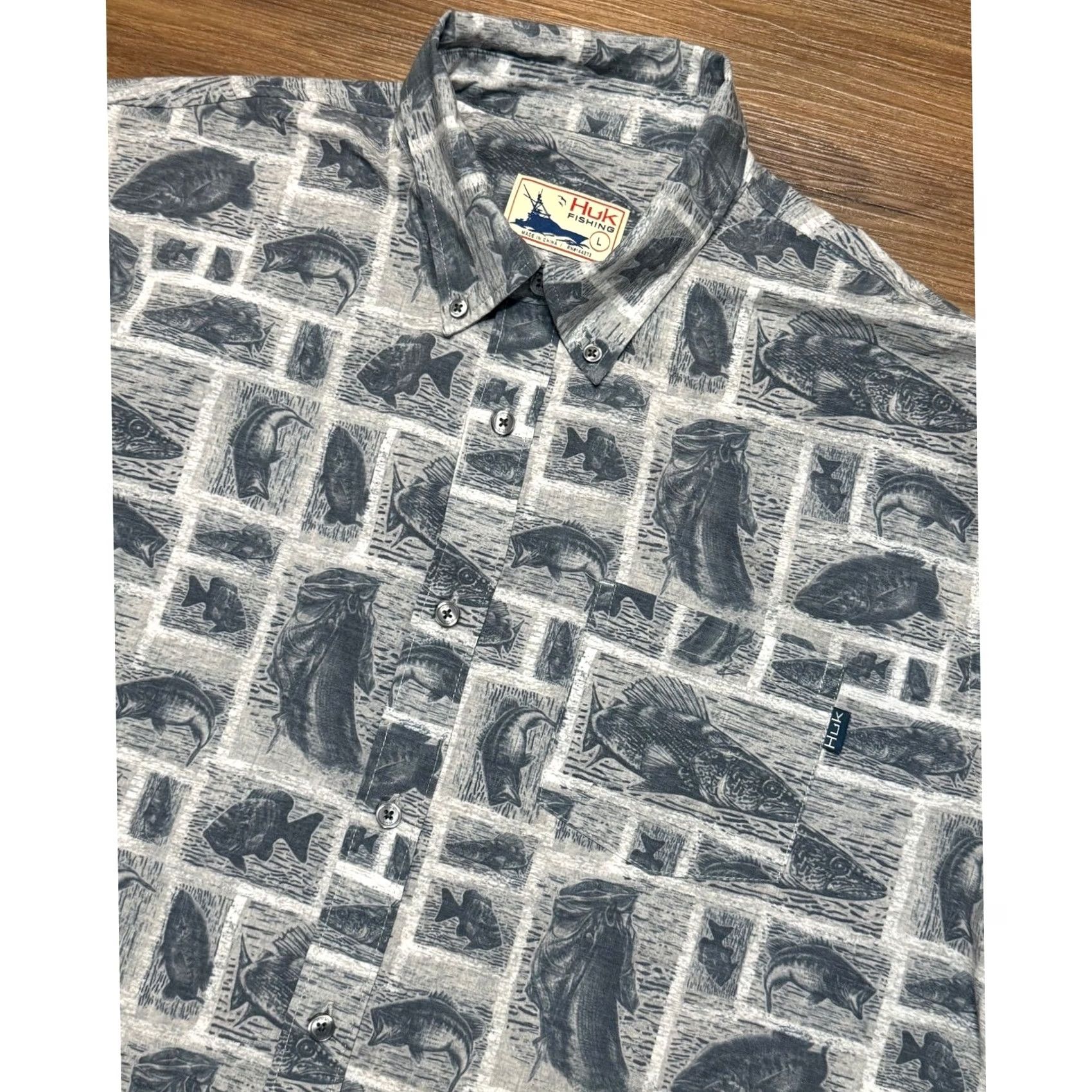 Vintage Huk Fishing Shirt Sz L Gray Blue Fish AOP Short Sleeve Button Down Stretch Size US L / EU 52-54 / 3 - 2 Thumbnail