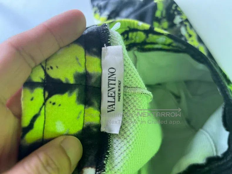Valentino Valentino Classic fluorescent green butterfly symmetrical Size US 32 / EU 48 - 5 Thumbnail