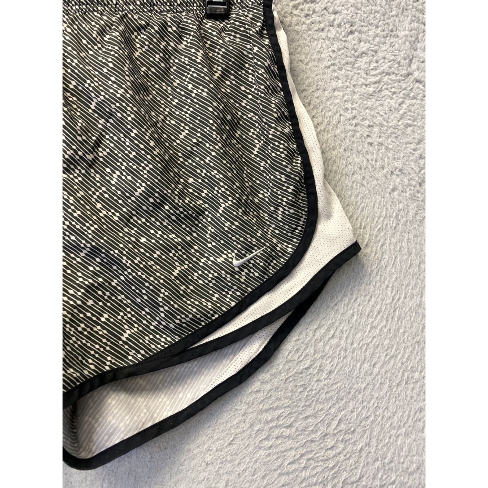 Nike Nike Dri-Fit Running Shorts Women M Gray Athletic Shorts Pocket 1998-2023 Sports Performance Size 32" / US 10 / IT 46 - 2 Thumbnail