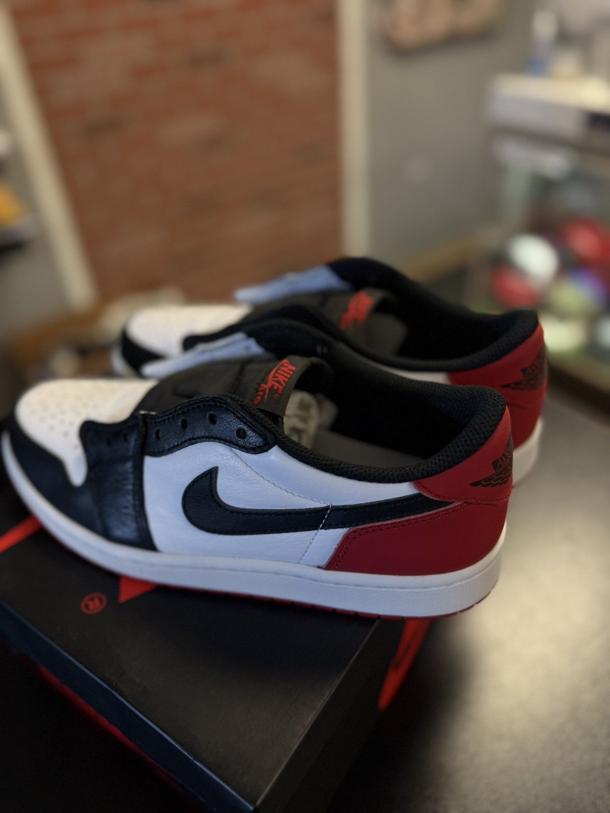 Jordan Brand × Nike Nike Jordan 1 Low Black Toe 2023 Size 9 Size US 9 / EU 42 - 5 Thumbnail