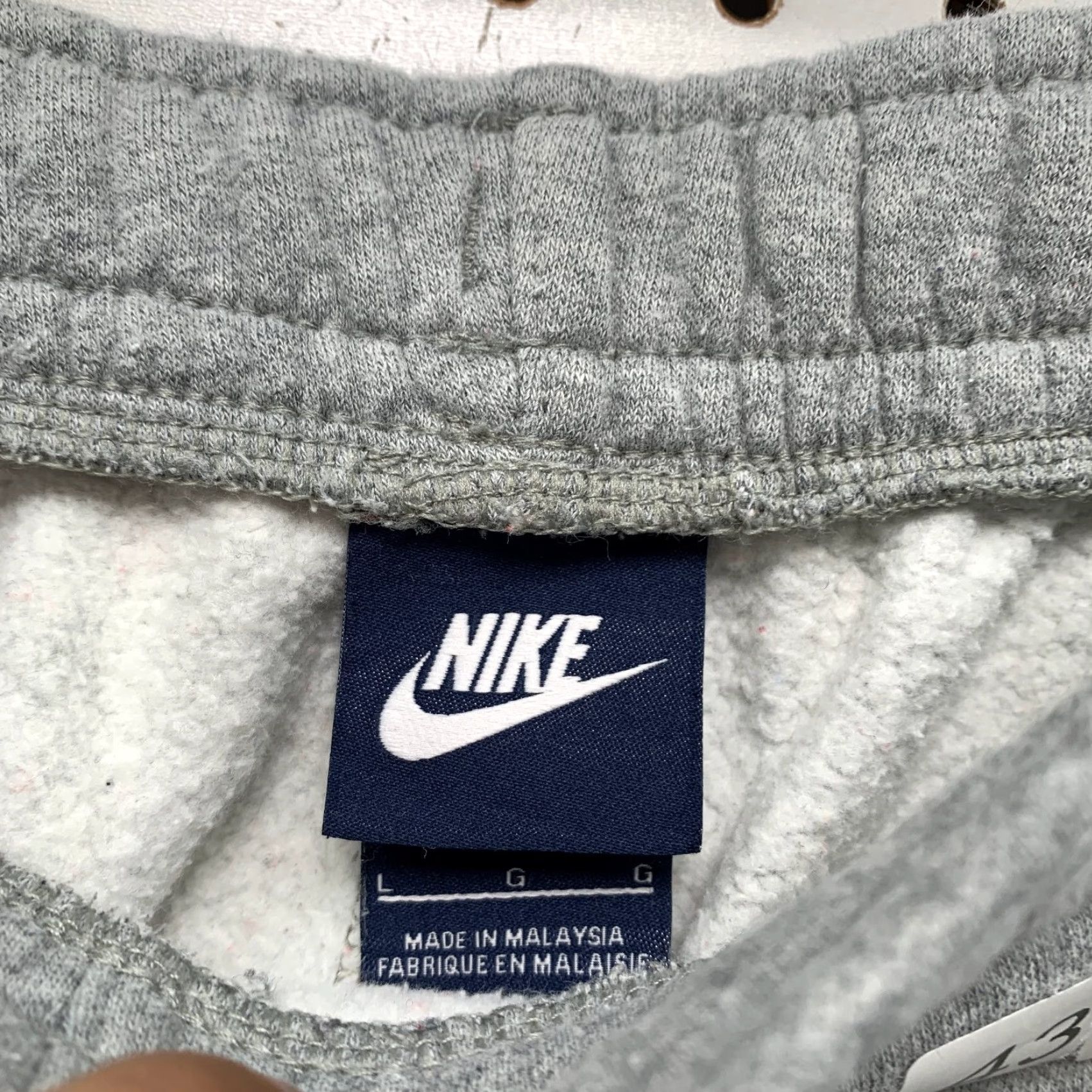 Nike VINTAGE Nike Gray Sweatpants Mens Large Gray Drawstring Fleece Fits 32x30 Size US 33 - 5 Thumbnail