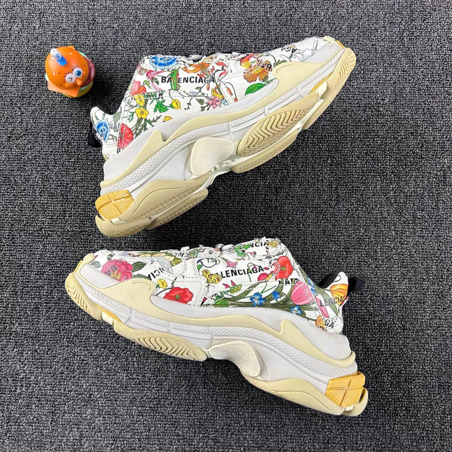 Gucci Gucci x Balenciaga Triple S Floral Collab Dad Shoe EUR 37 Size US 6.5 / IT 36.5 - 3 Thumbnail
