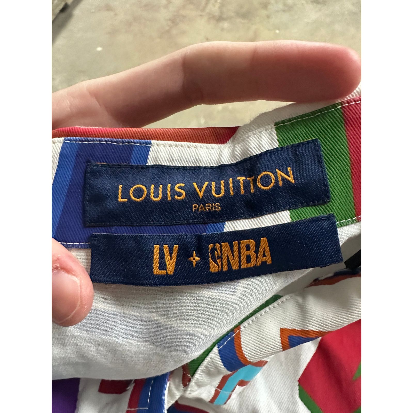 Louis Vuitton LV NBA Button Up White Multi Used XS Size US XS / EU 42 / 0 - 2 Thumbnail