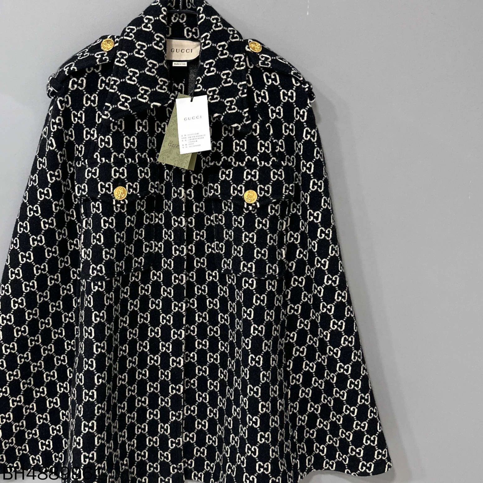 Gucci GUCCI GG Supreme print gold button cape coat S Size S / US 4 / IT 40 - 1 Thumbnail