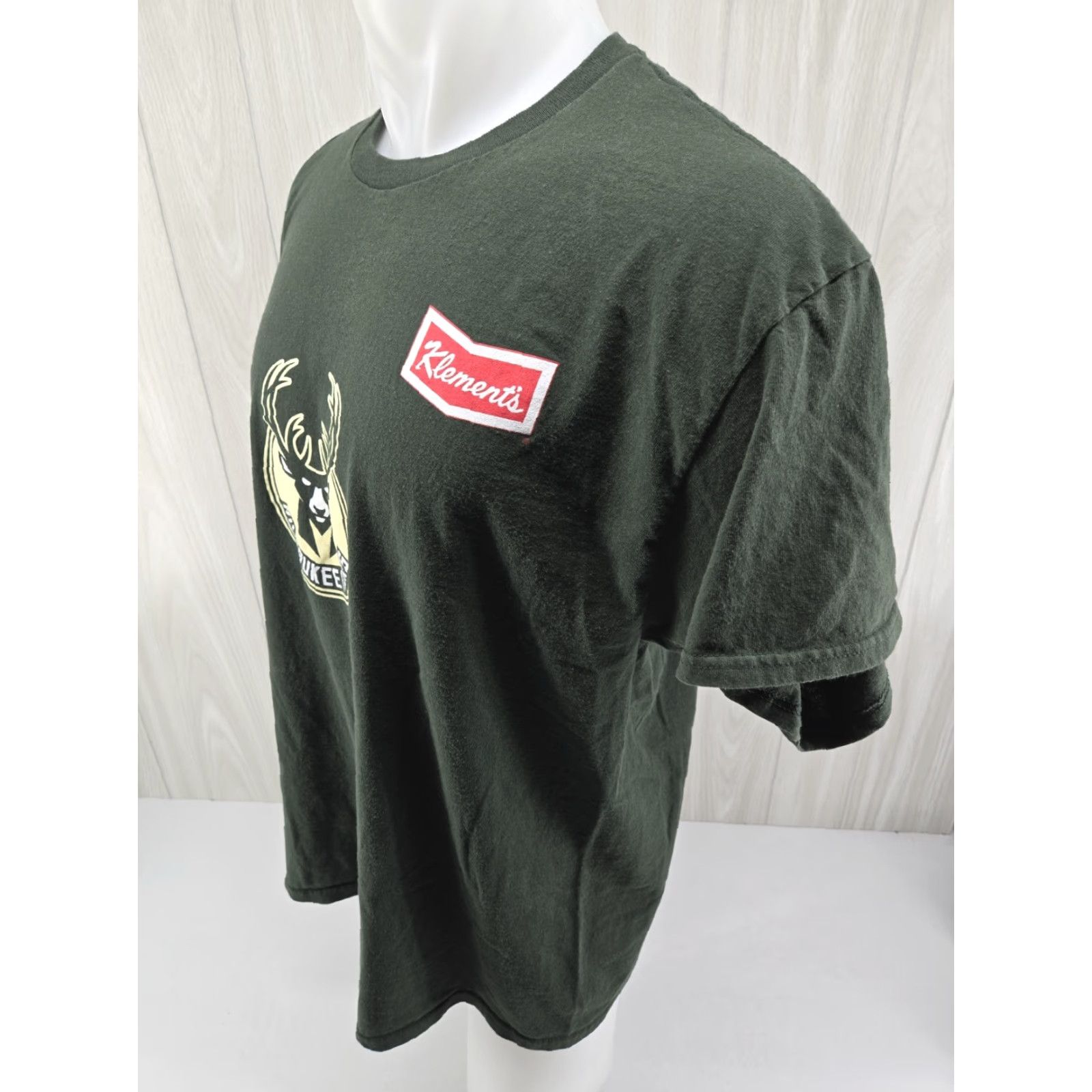 Gildan Klement's Milwaukee Bucks T Shirt XL Green Mens Short Sleeve T-Shirt Size US XL / EU 56 / 4 - 6 Thumbnail