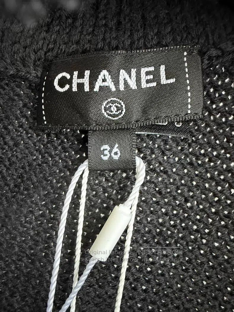 Chanel Chanel Hollow-out knitwear with neckline Size XS / US 0-2 / IT 36-38 - 4 Thumbnail