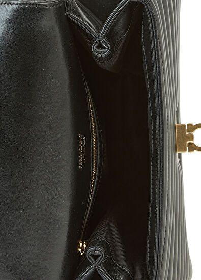Salvatore Ferragamo o1s1rm0325 Size: OS / Leather Shoulder Bag in Black Size ONE SIZE - 6 Thumbnail