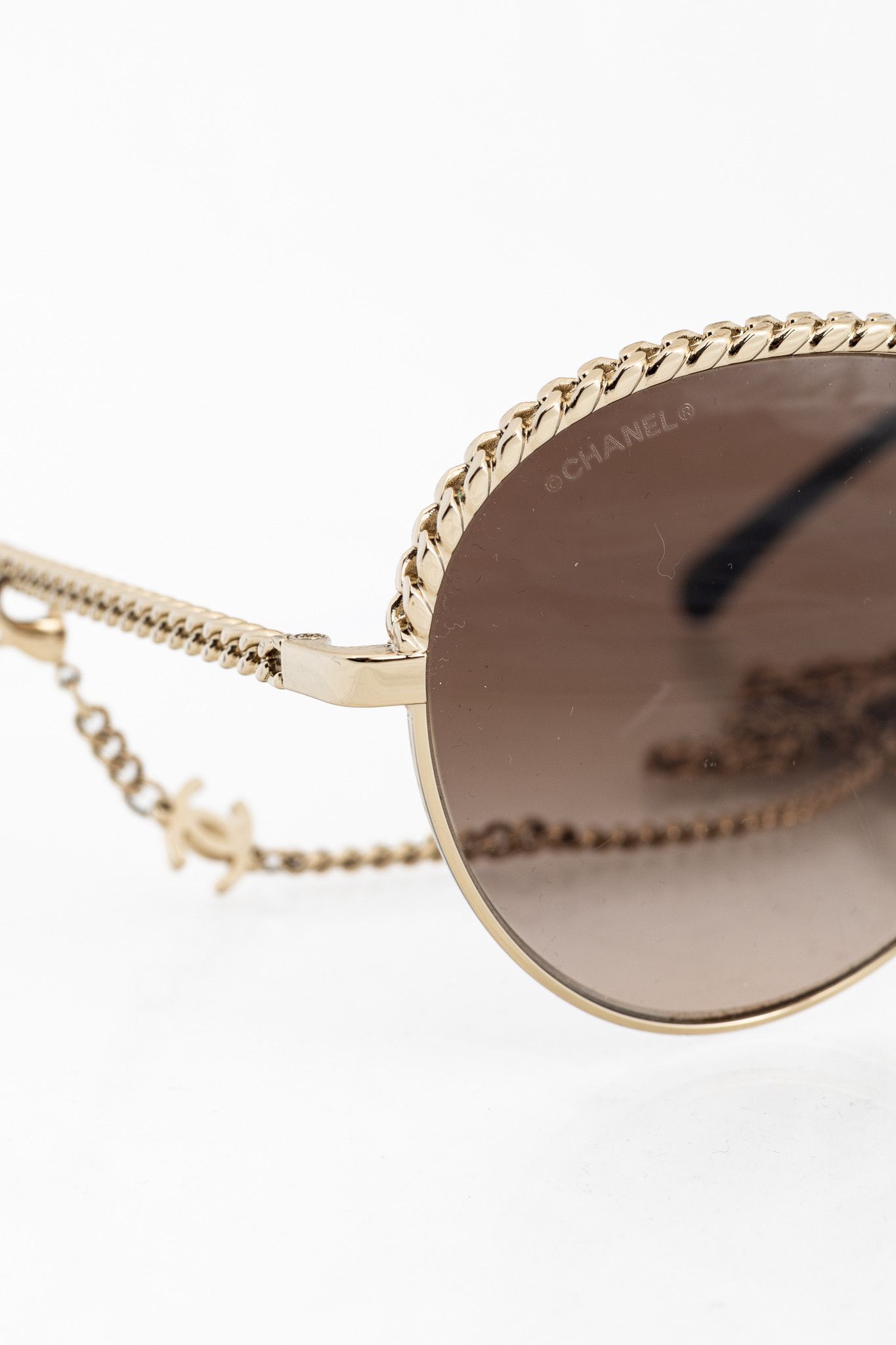 Chanel Chanel Pantos Gold-Tone & Black Metal-Chain Sunglasses Size ONE SIZE - 7 Thumbnail