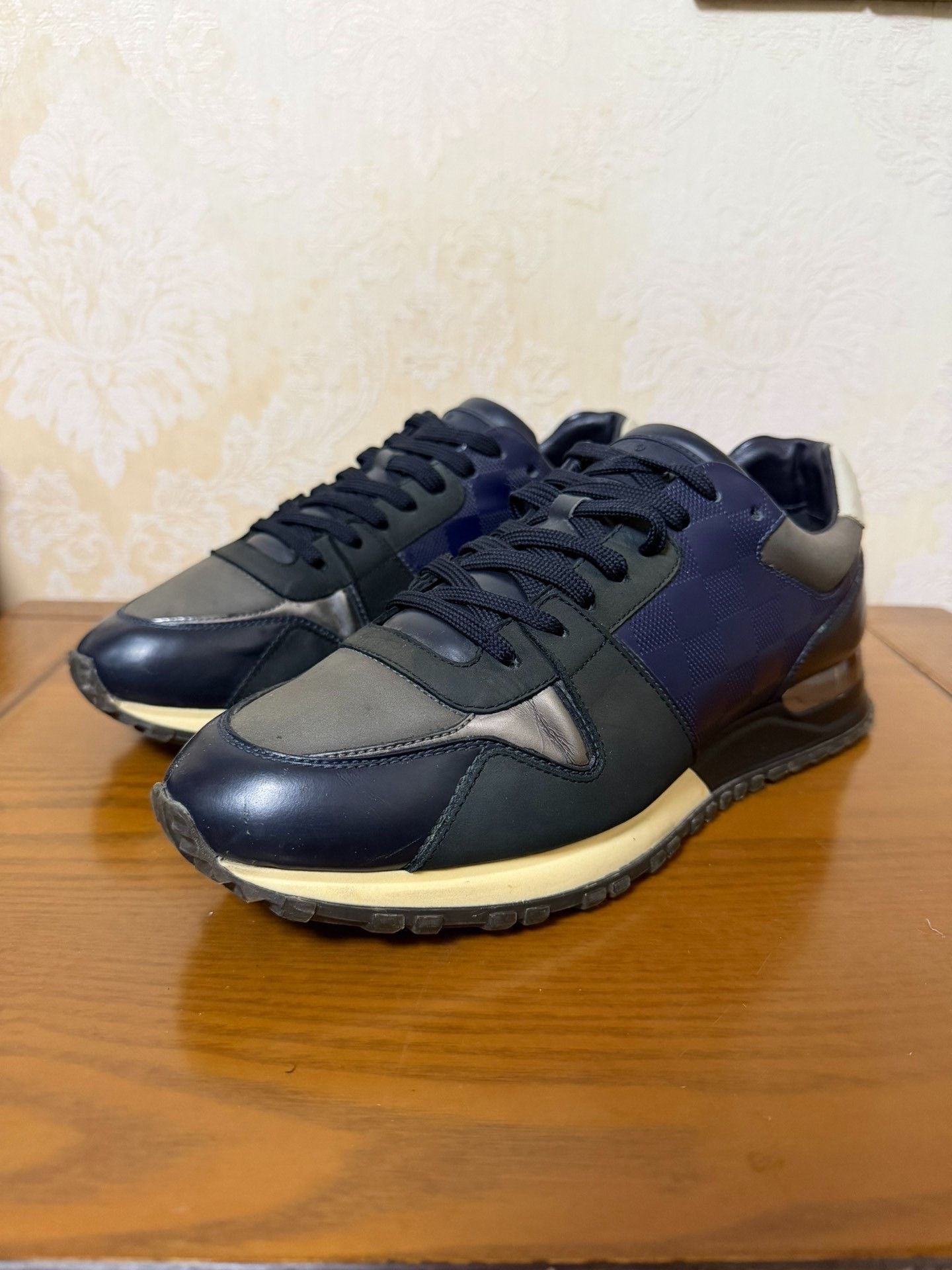 Louis Vuitton Louis Vuitton Lowtop Sneakers 40 Men Size US 7.5 / EU 40-41 - 1 Thumbnail
