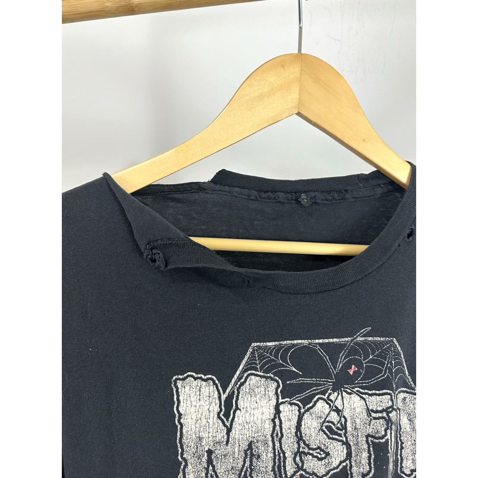 Vintage Misfits Thrashed Distressed Band Black T-Shirt XL Mens Short Sleeve Size XL T-Shirt Size US XL / EU 56 / 4 - 5 Thumbnail