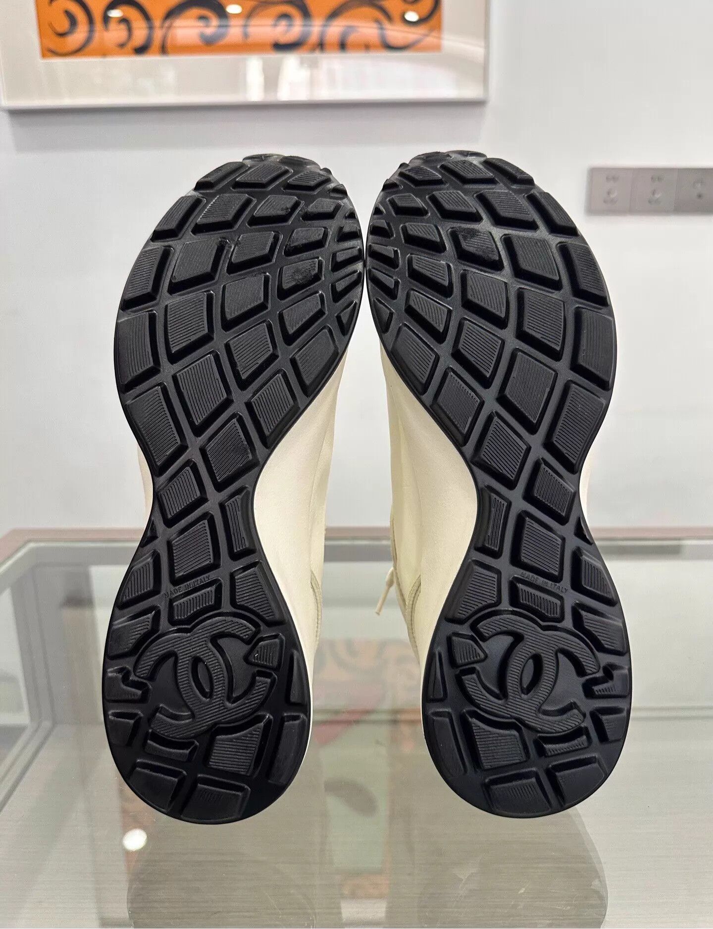 Chanel Chanel Men White Sneaker 42 Side Embossed CC Logo Size US 9 / EU 42 - 6 Thumbnail