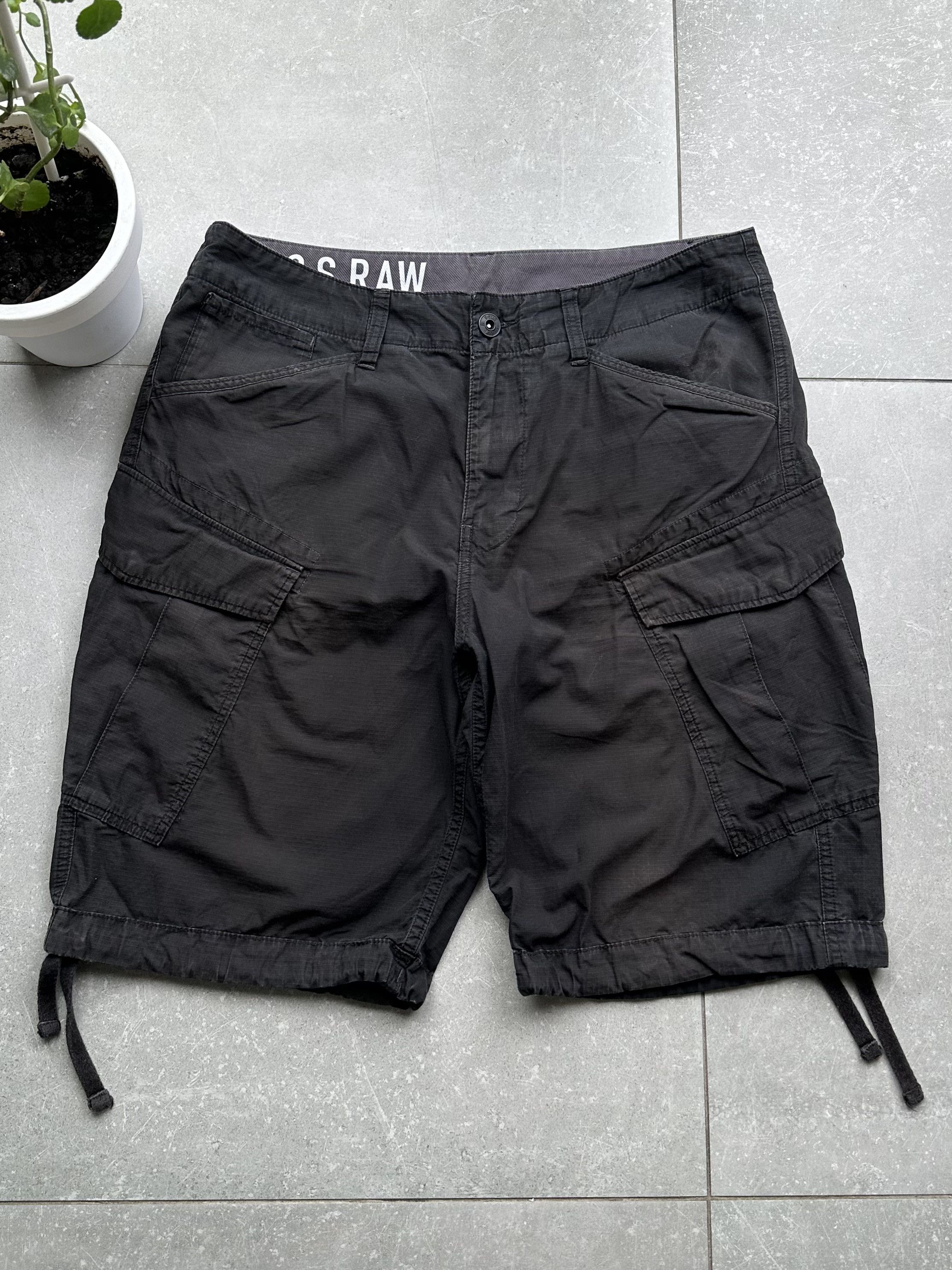 image of Avant Garde x Gstar G-Star Sun Faded Vintage Cargo in Black, Men's (Size 32)