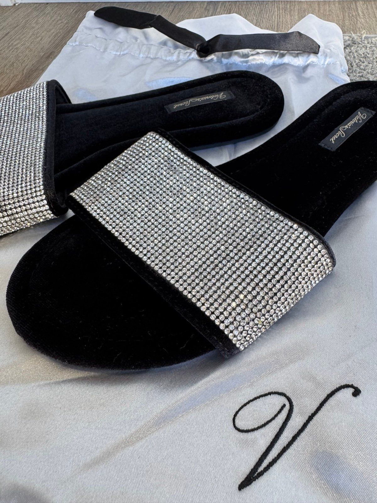 Victoria's Secret VICTORIAS SECRET EMBELLISHED VELVET SLIDES SLIPPERS RHINEST Size US 9 / IT 39 - 2 Thumbnail