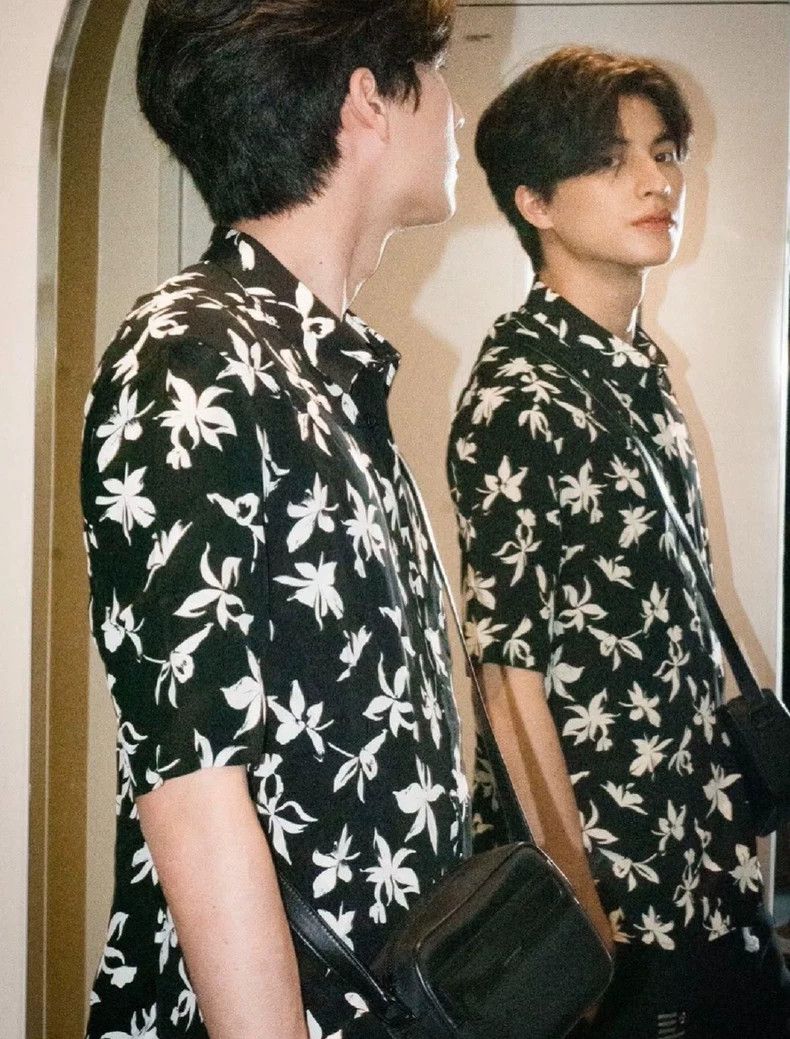 Yves Saint Laurent Saint Laurent size 39 20SS Mulberry Silk Flower Shirt 2503 Size US M / EU 48-50 / 2 - 8 Thumbnail